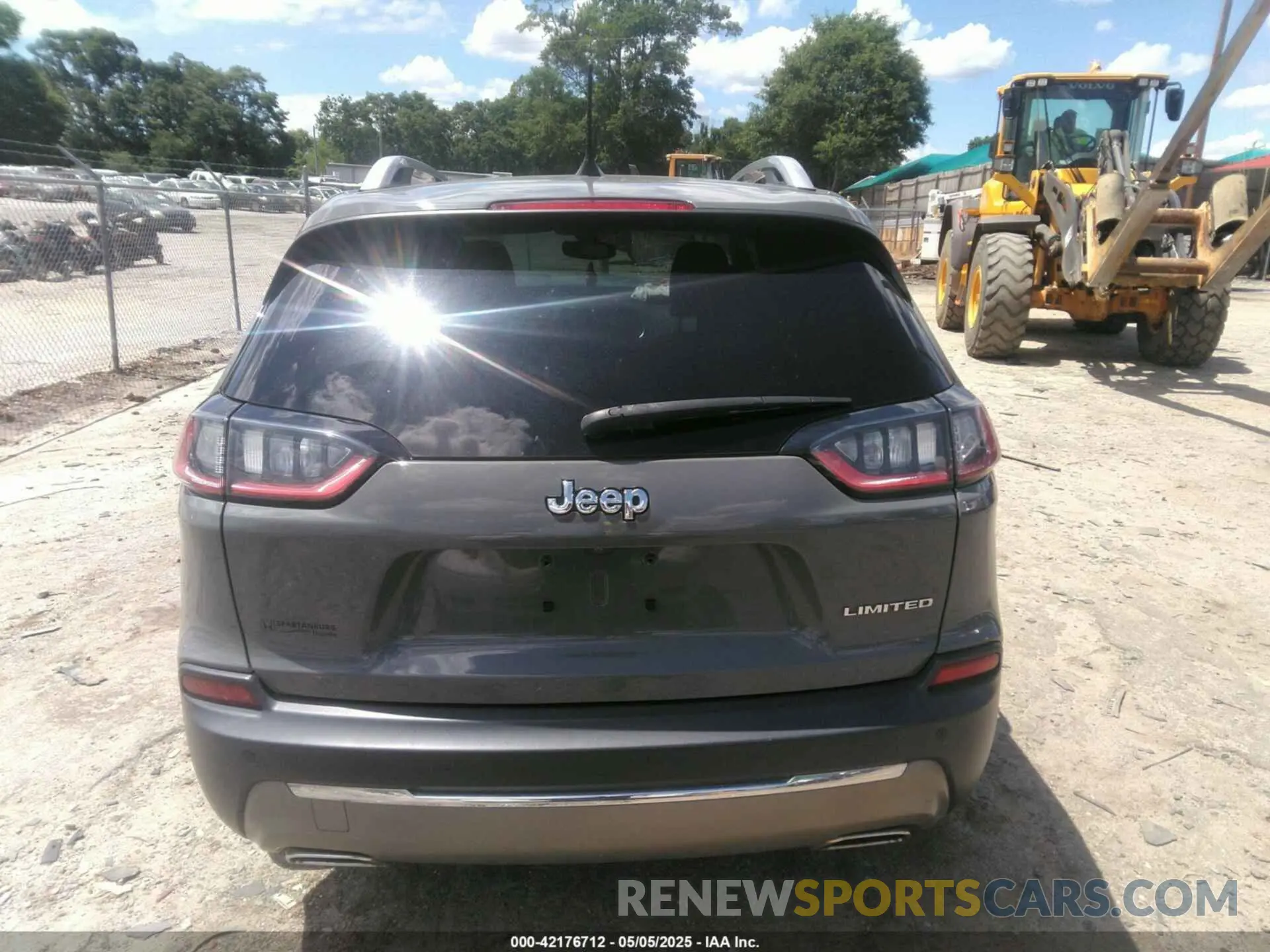 16 Photograph of a damaged car 1C4PJLDN4LD552066 JEEP CHEROKEE 2020