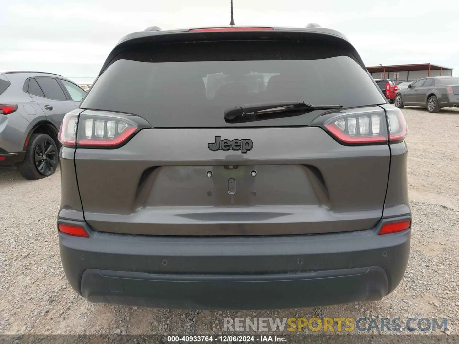 16 Photograph of a damaged car 1C4PJLLB2LD570914 JEEP CHEROKEE 2020