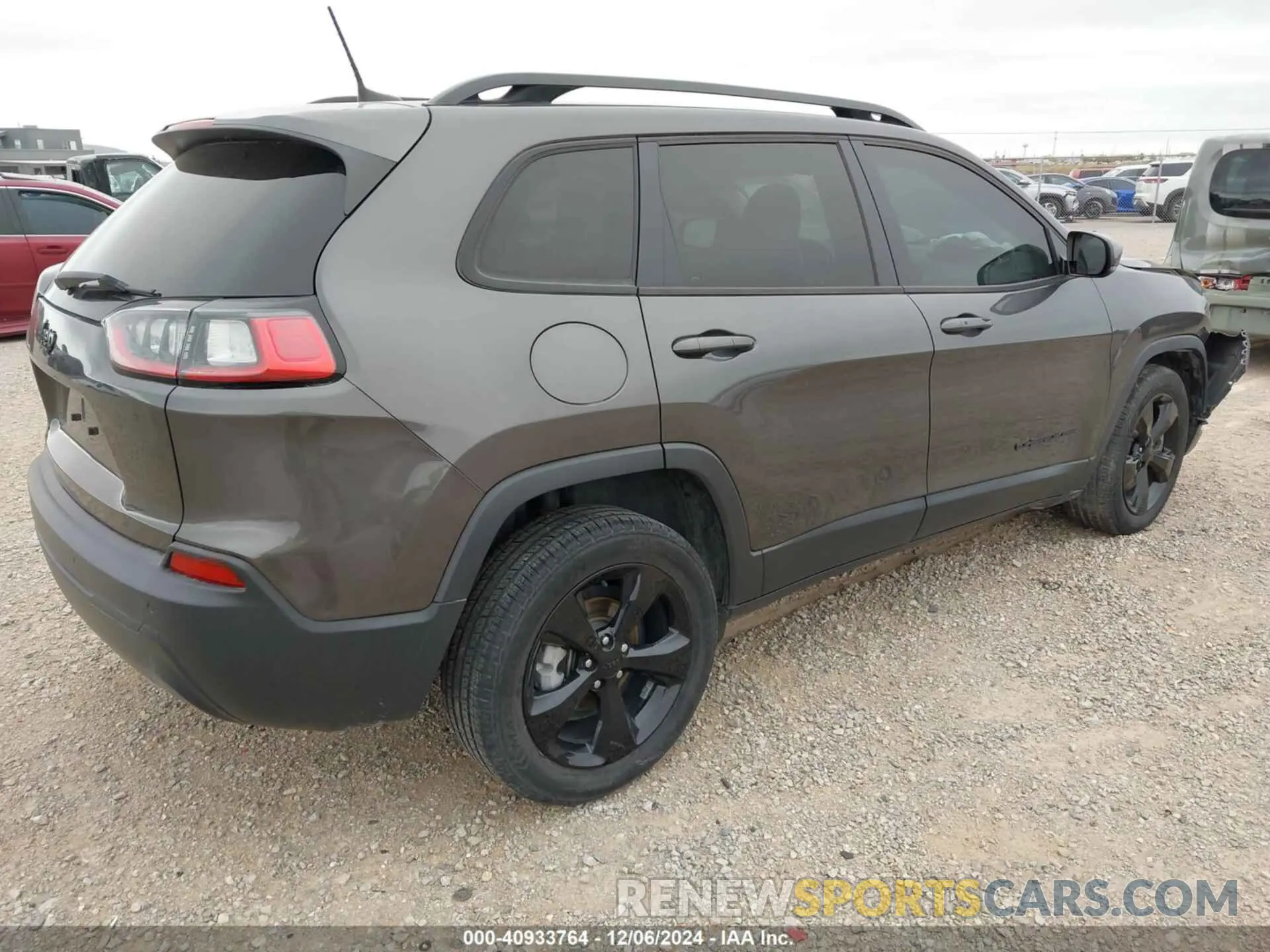 4 Photograph of a damaged car 1C4PJLLB2LD570914 JEEP CHEROKEE 2020