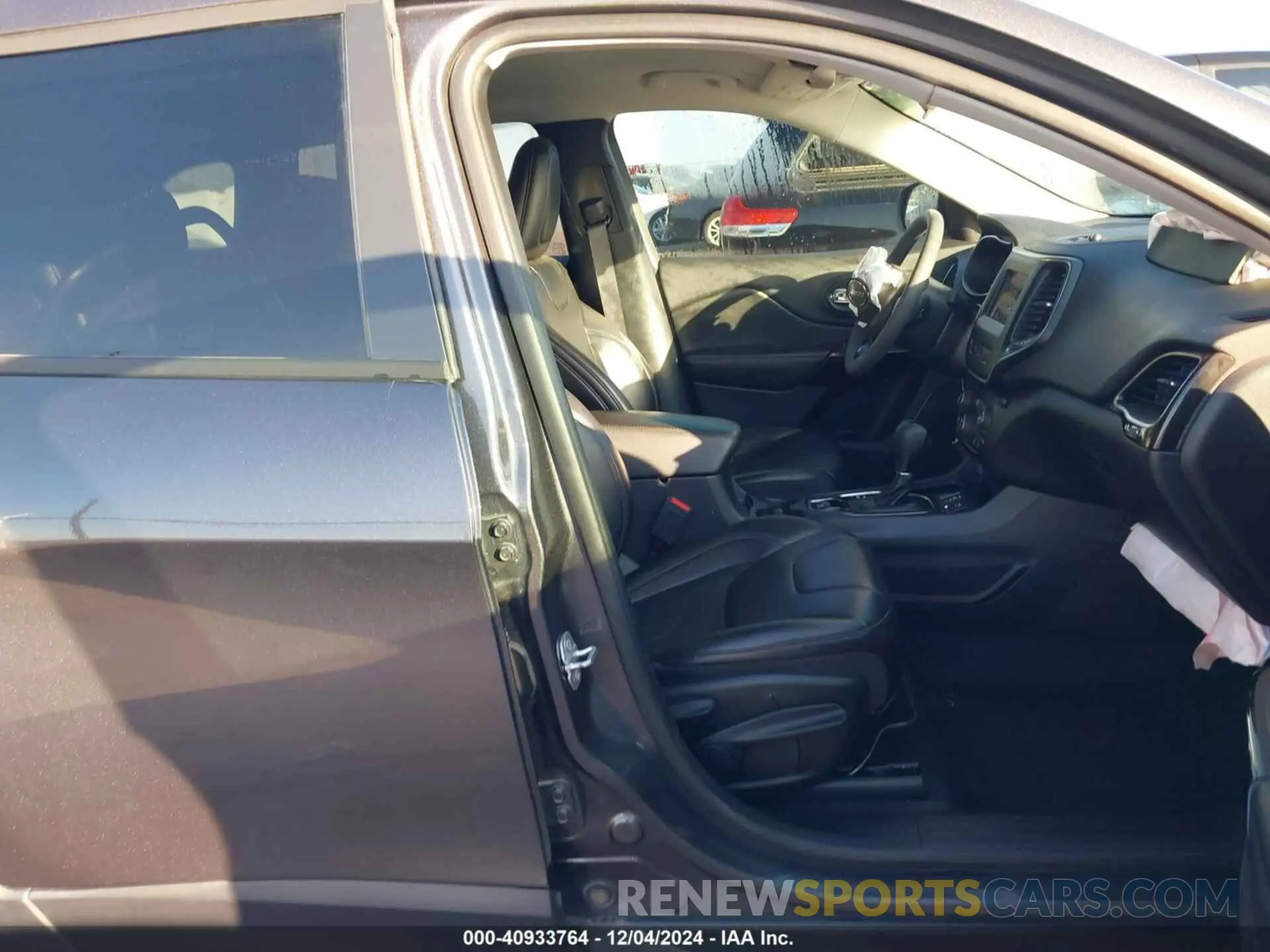 5 Photograph of a damaged car 1C4PJLLB2LD570914 JEEP CHEROKEE 2020