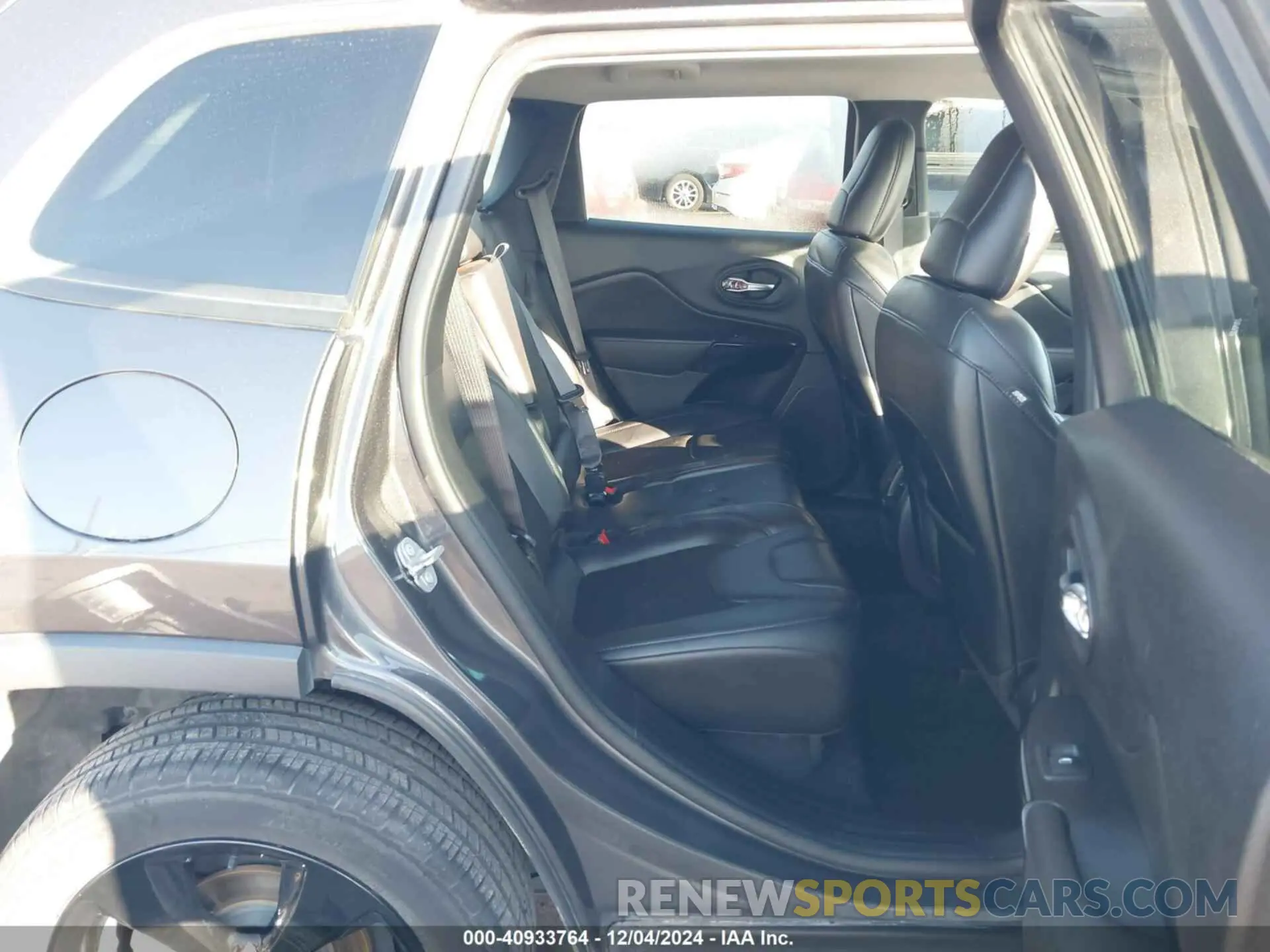 8 Photograph of a damaged car 1C4PJLLB2LD570914 JEEP CHEROKEE 2020
