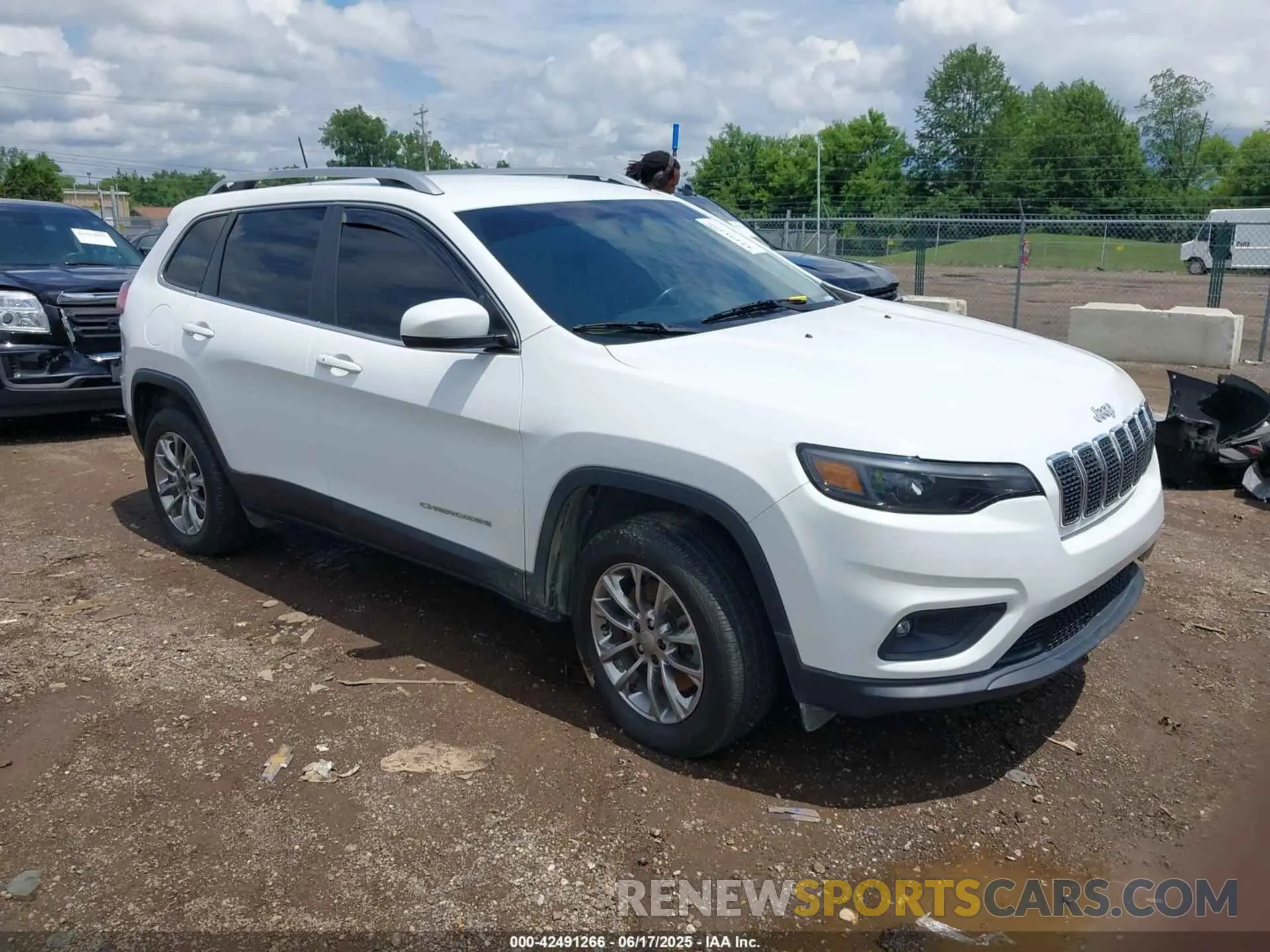 1 Photograph of a damaged car 1C4PJLLB2LD592959 JEEP CHEROKEE 2020