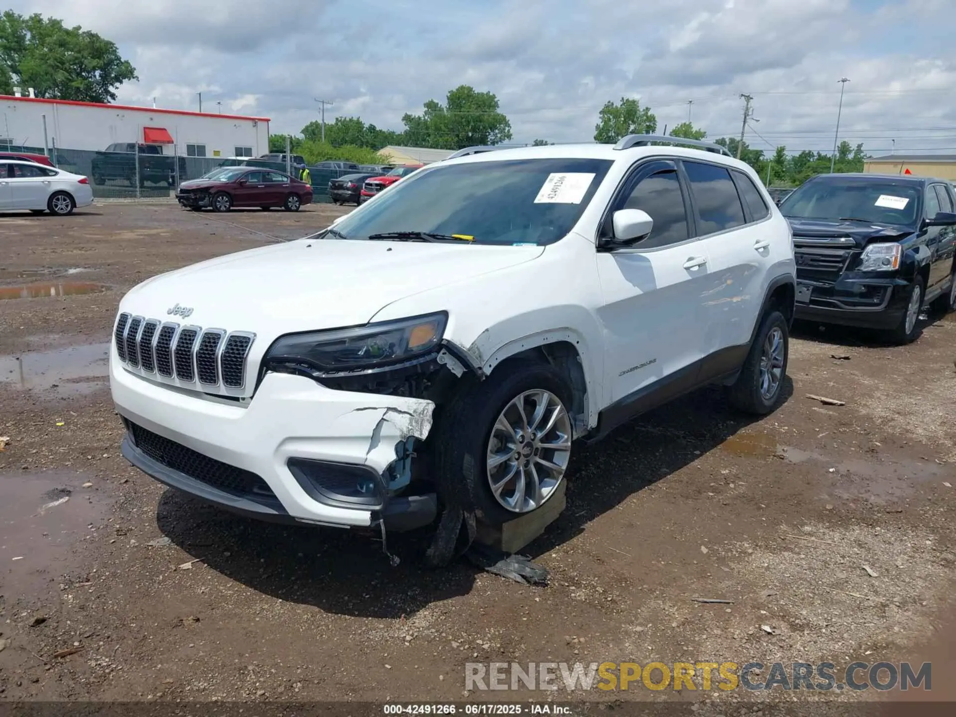 2 Photograph of a damaged car 1C4PJLLB2LD592959 JEEP CHEROKEE 2020