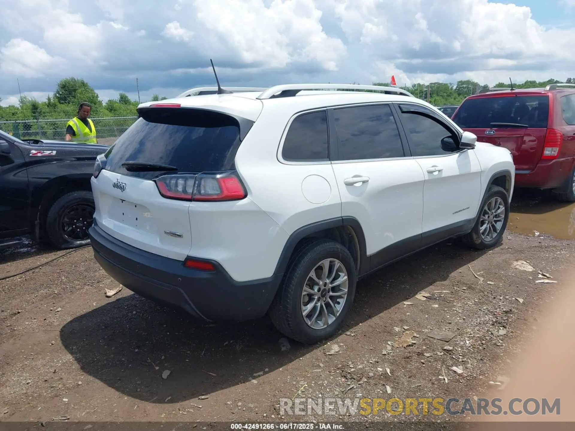 4 Photograph of a damaged car 1C4PJLLB2LD592959 JEEP CHEROKEE 2020