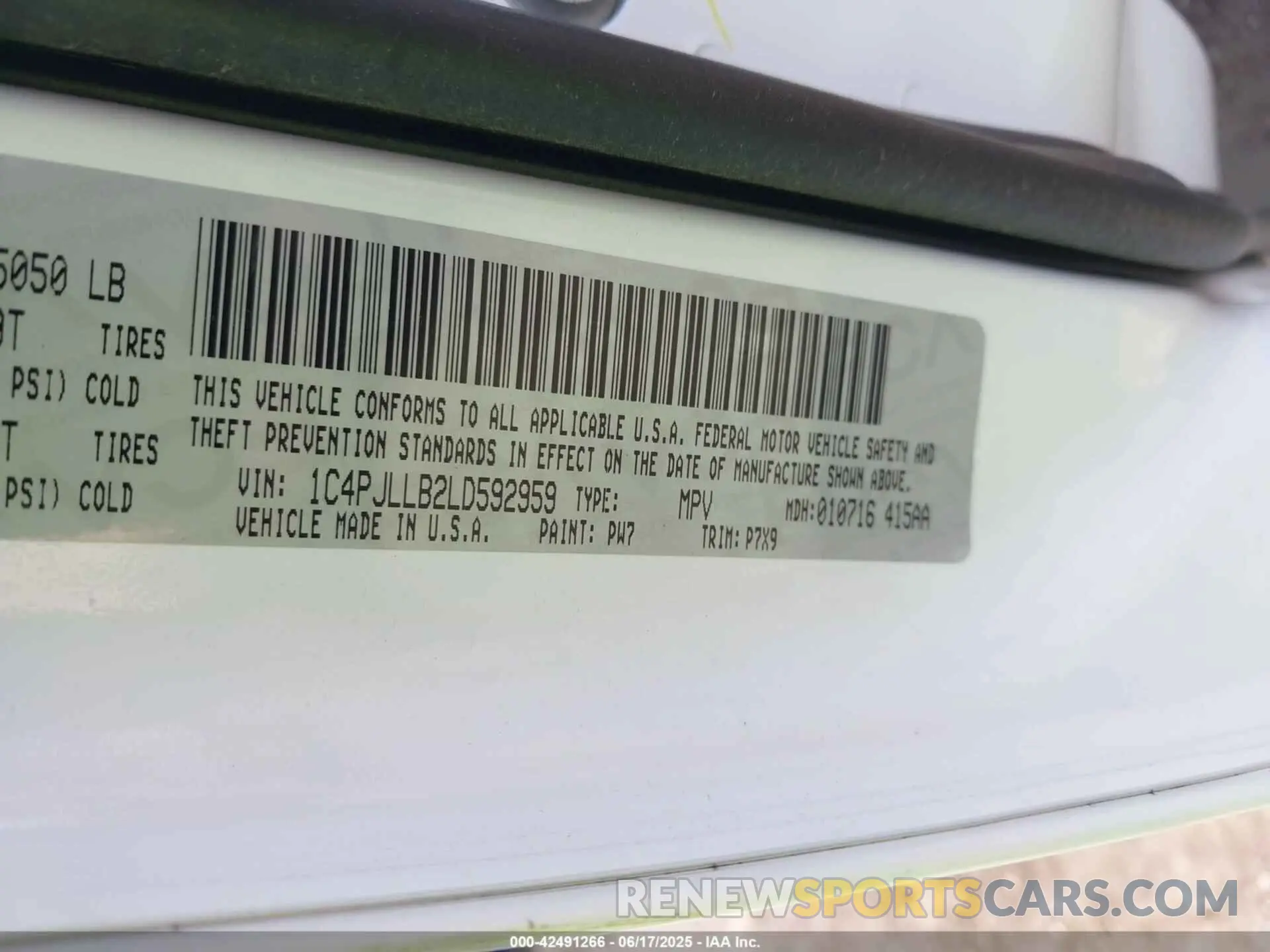 9 Photograph of a damaged car 1C4PJLLB2LD592959 JEEP CHEROKEE 2020
