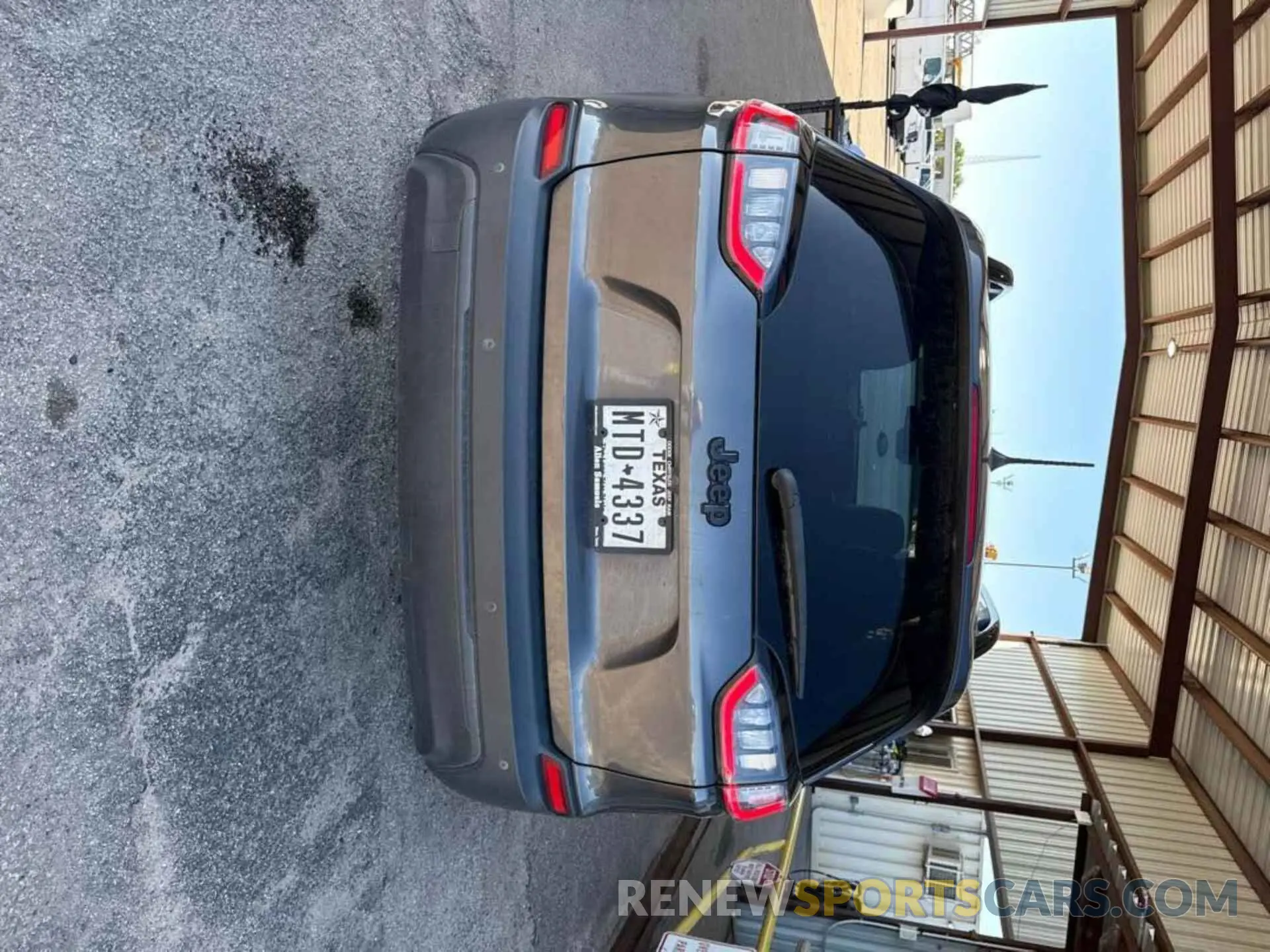 15 Photograph of a damaged car 1C4PJLLB3LD511466 JEEP CHEROKEE 2020