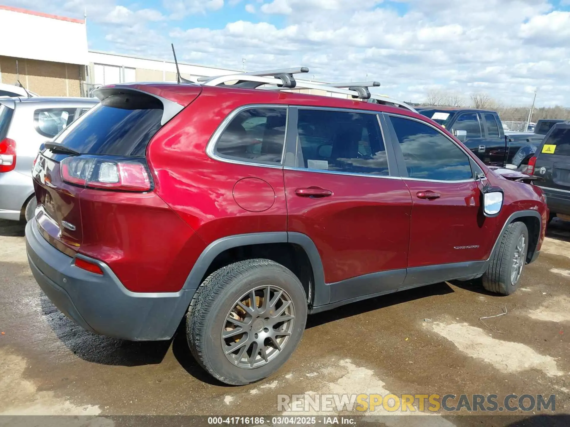 13 Photograph of a damaged car 1C4PJLLB3LD615567 JEEP CHEROKEE 2020