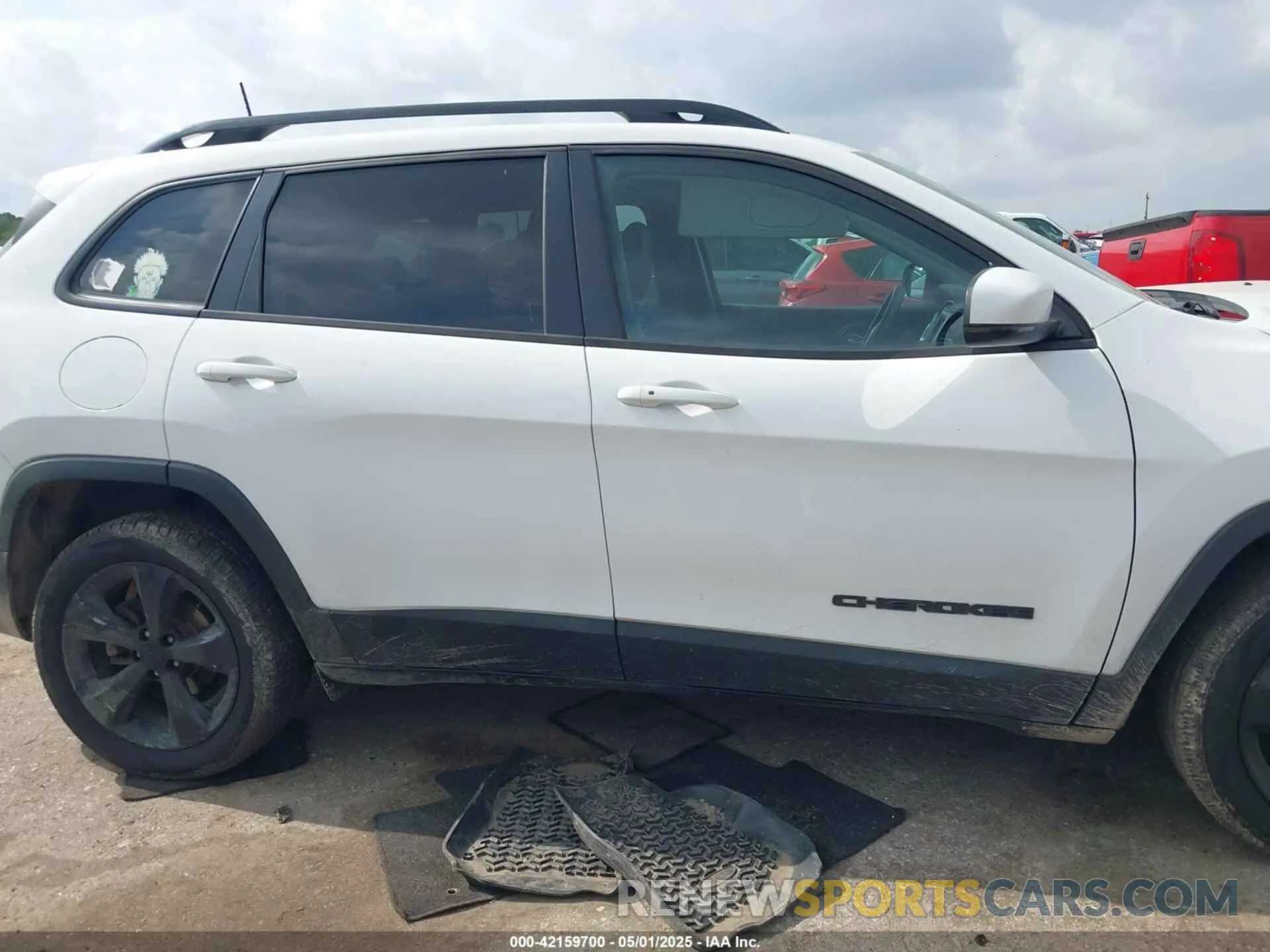 13 Photograph of a damaged car 1C4PJLLB3LD645443 JEEP CHEROKEE 2020