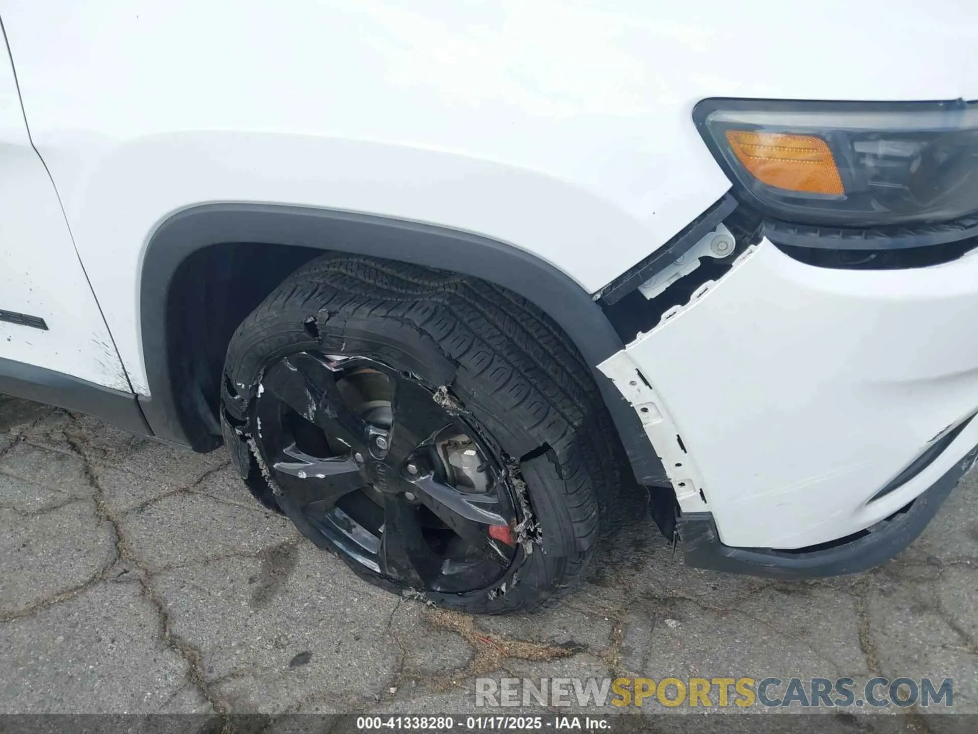 6 Photograph of a damaged car 1C4PJLLB4LD648609 JEEP CHEROKEE 2020