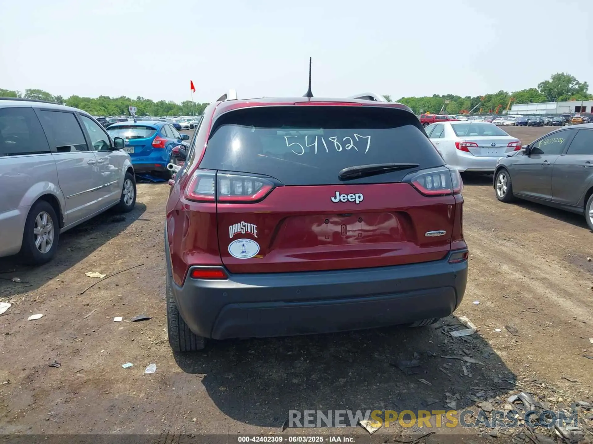 16 Photograph of a damaged car 1C4PJLLB5LD541827 JEEP CHEROKEE 2020