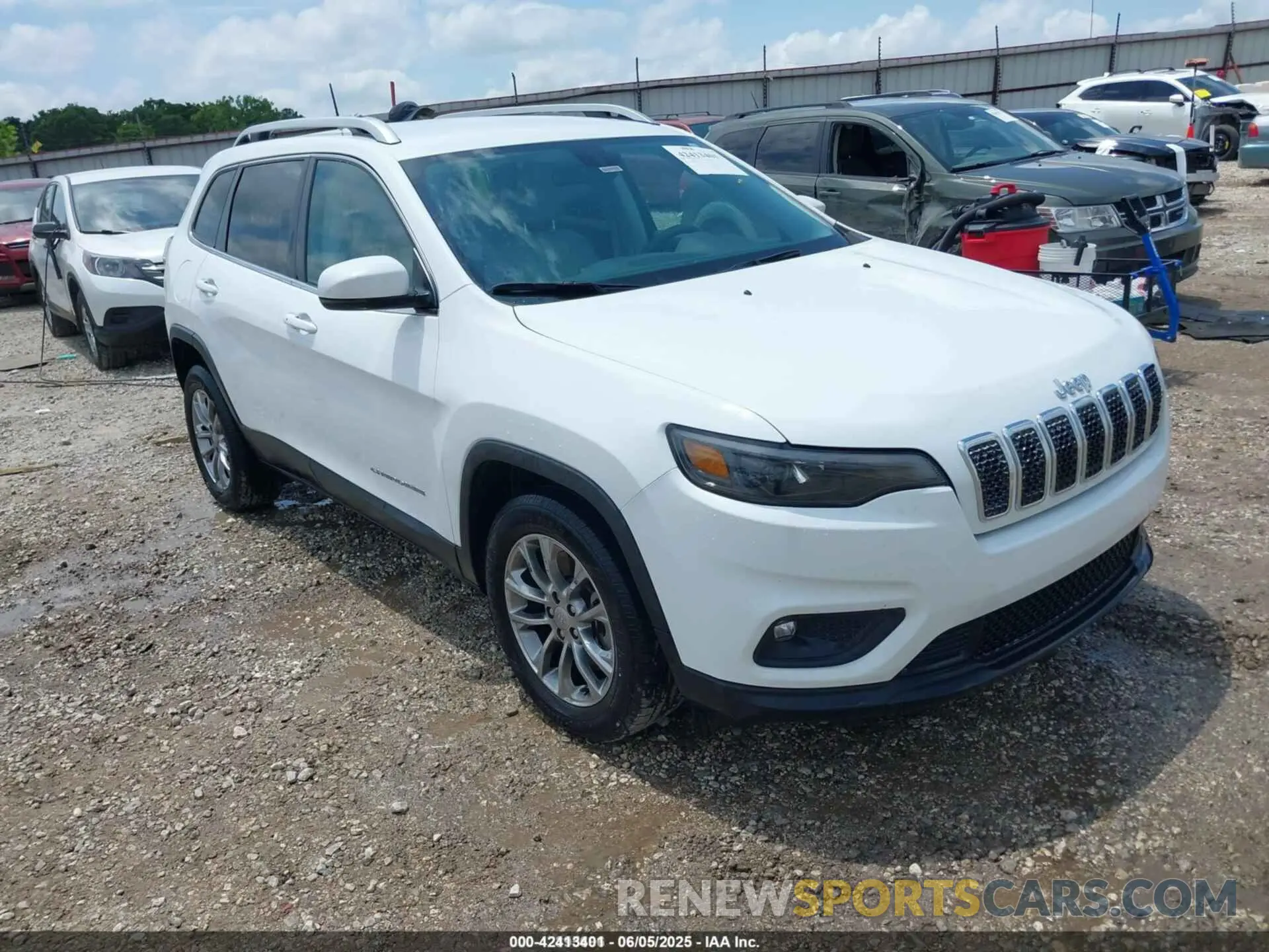 1 Photograph of a damaged car 1C4PJLLB5LD561205 JEEP CHEROKEE 2020
