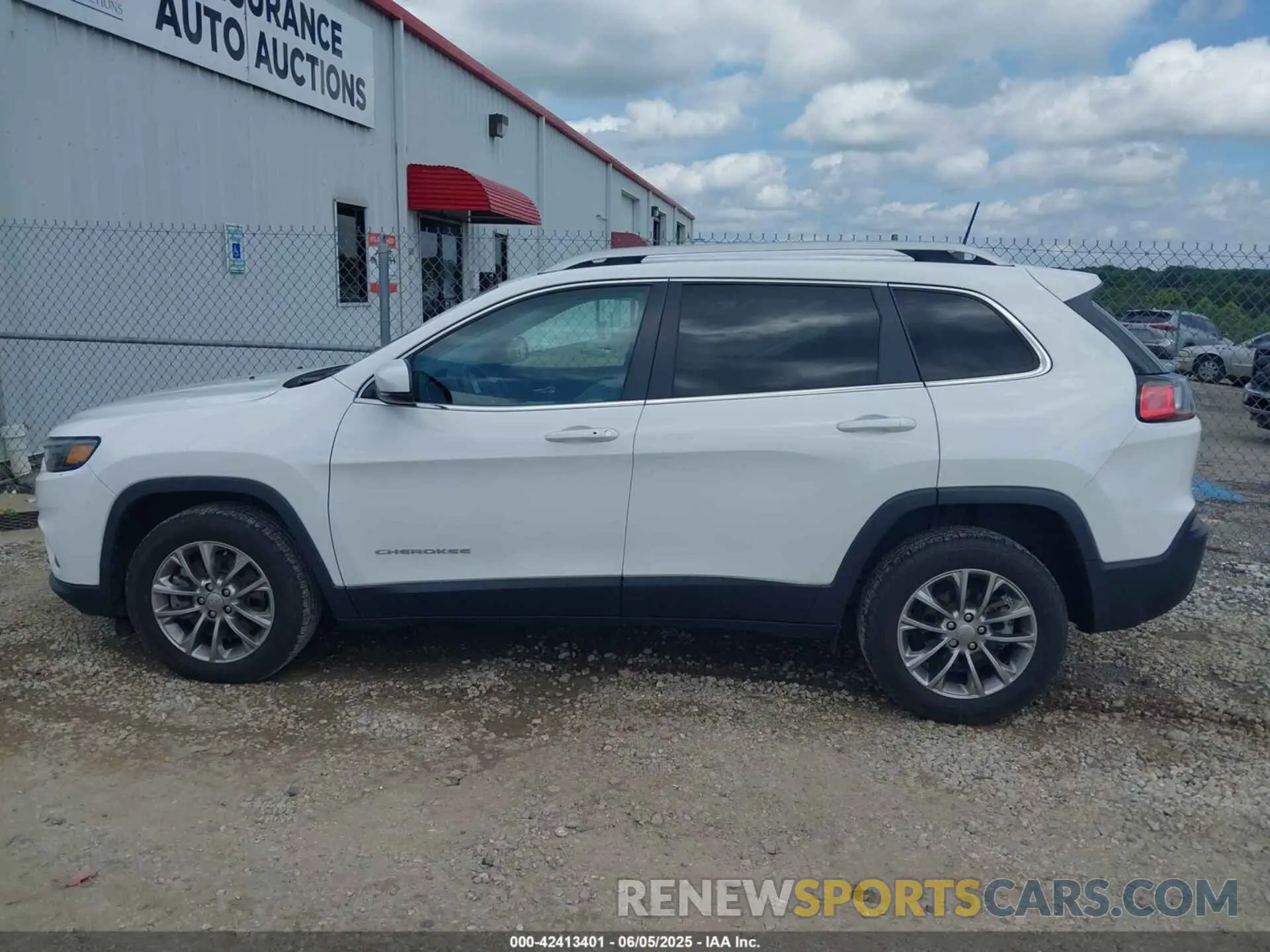 14 Photograph of a damaged car 1C4PJLLB5LD561205 JEEP CHEROKEE 2020