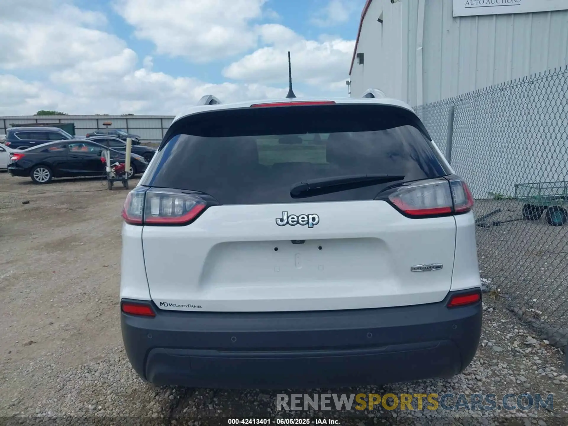 16 Photograph of a damaged car 1C4PJLLB5LD561205 JEEP CHEROKEE 2020