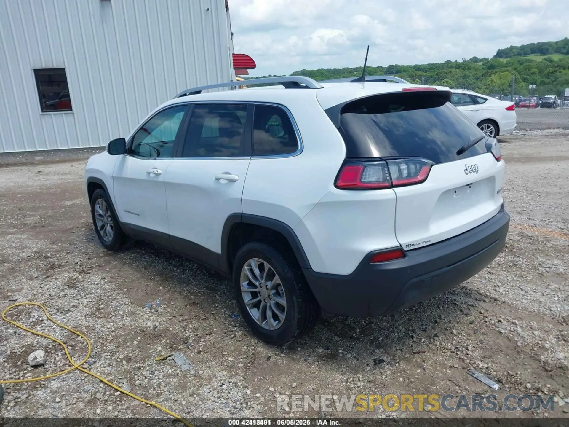 3 Photograph of a damaged car 1C4PJLLB5LD561205 JEEP CHEROKEE 2020