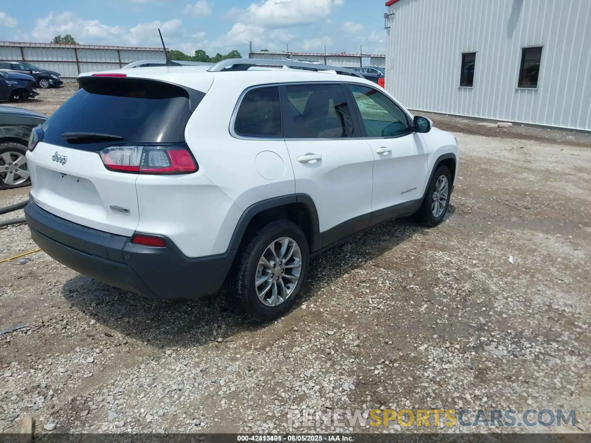 4 Photograph of a damaged car 1C4PJLLB5LD561205 JEEP CHEROKEE 2020