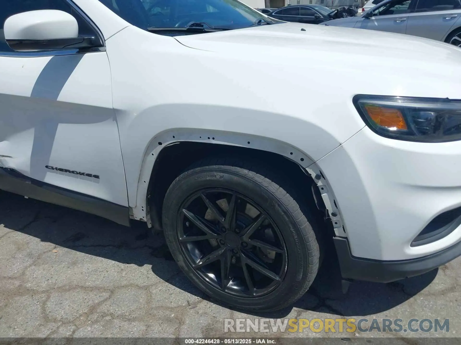 18 Photograph of a damaged car 1C4PJLLB5LD625047 JEEP CHEROKEE 2020