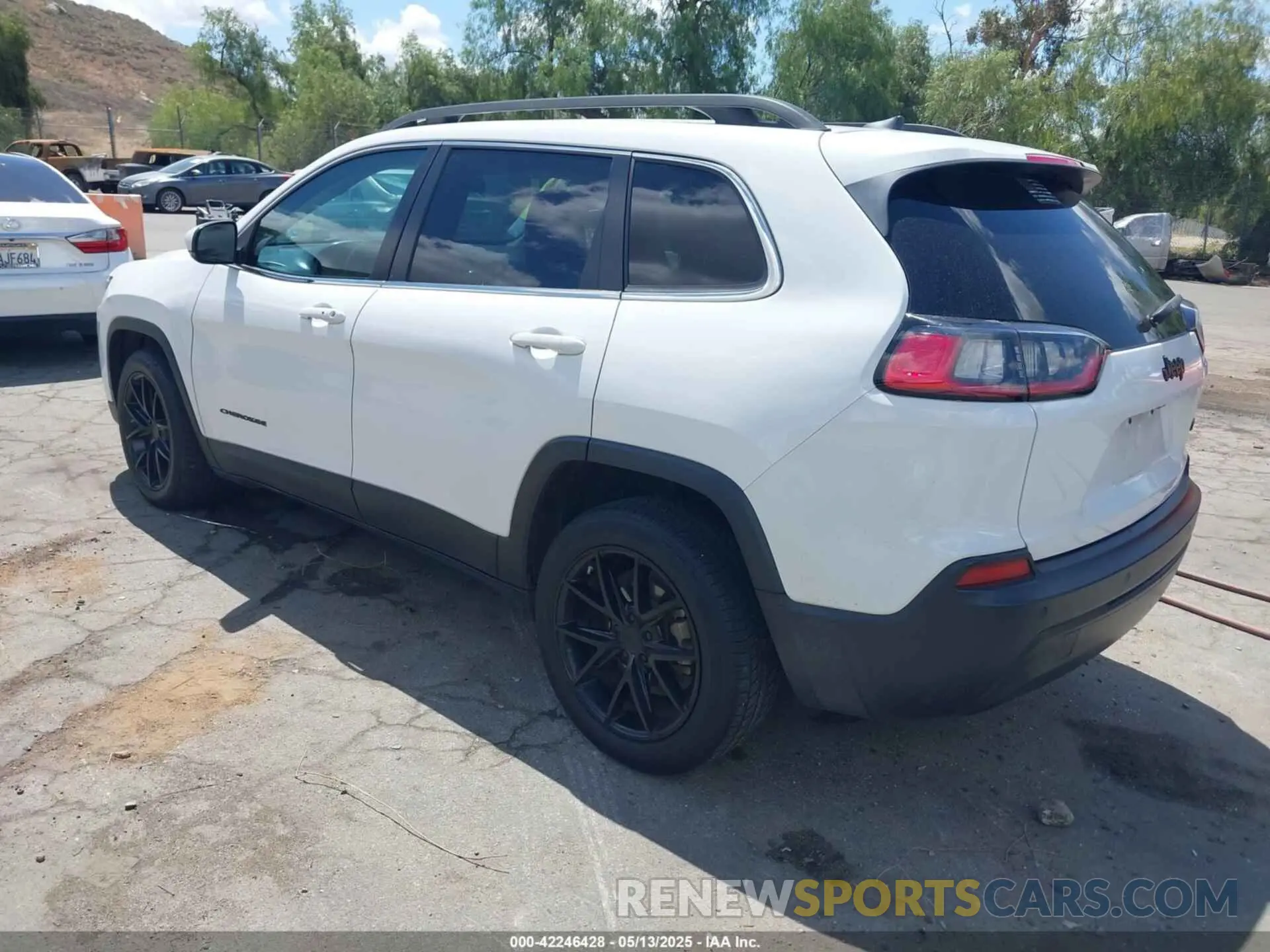 3 Photograph of a damaged car 1C4PJLLB5LD625047 JEEP CHEROKEE 2020