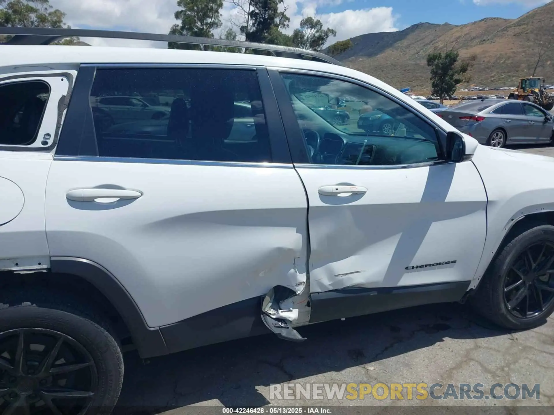 6 Photograph of a damaged car 1C4PJLLB5LD625047 JEEP CHEROKEE 2020