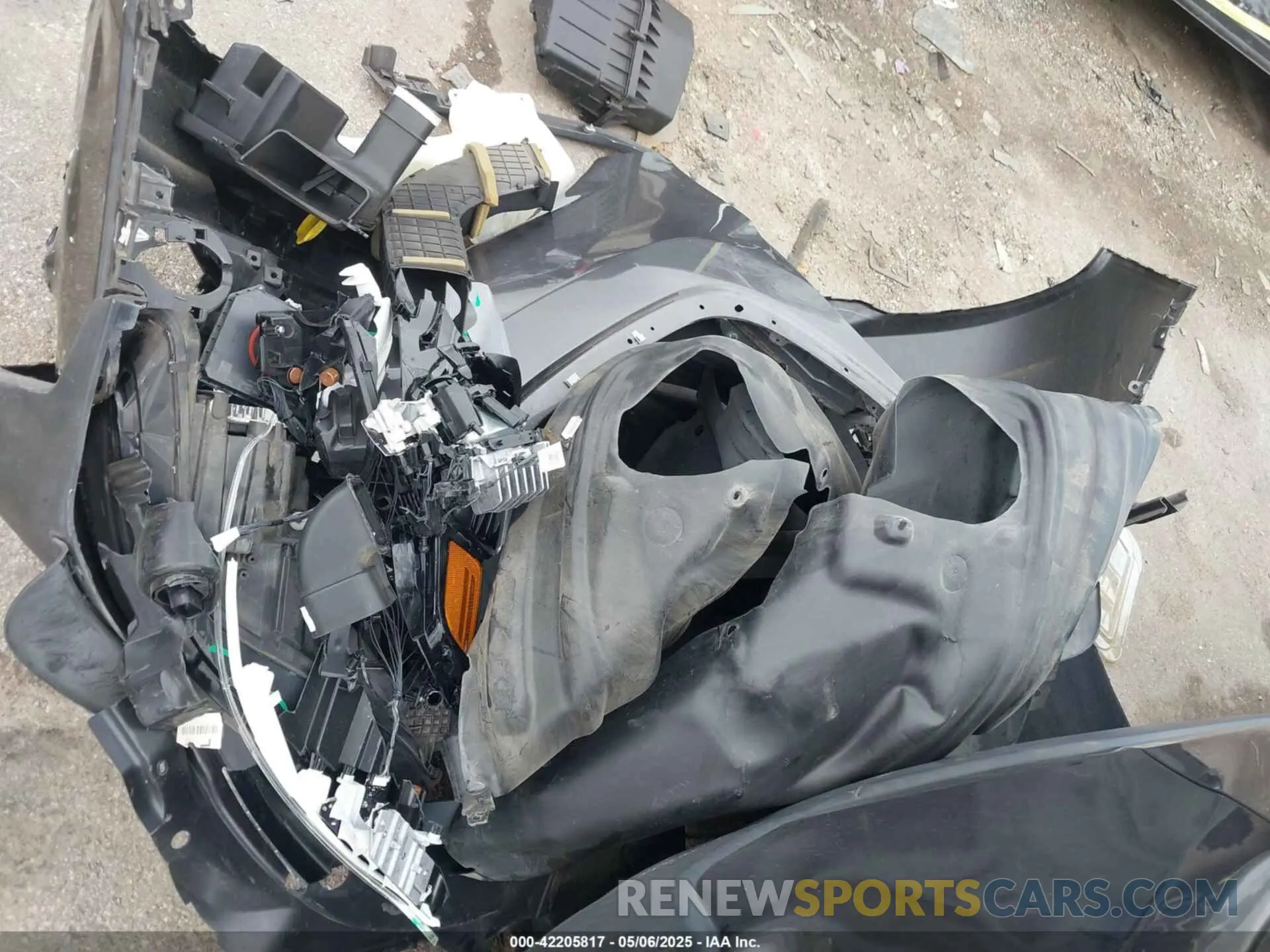 11 Photograph of a damaged car 1C4PJLLB6LD525541 JEEP CHEROKEE 2020