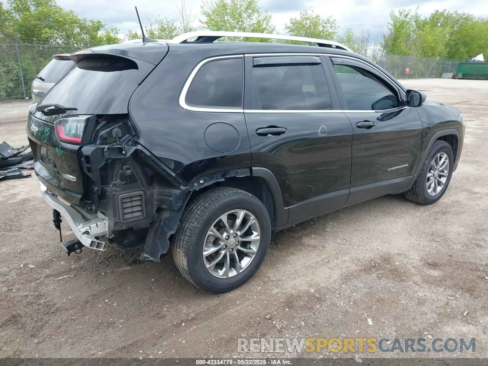 4 Photograph of a damaged car 1C4PJLLB6LD596142 JEEP CHEROKEE 2020