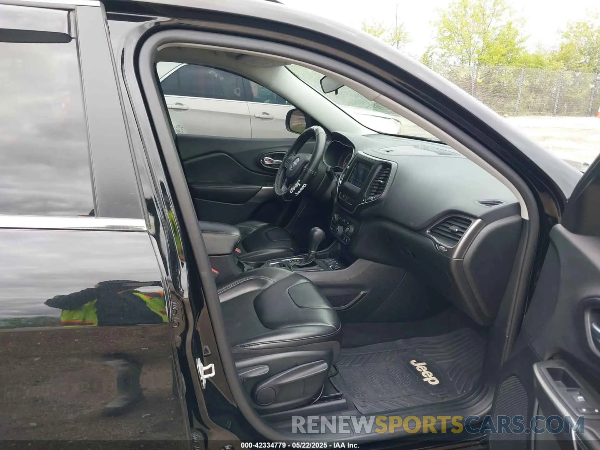 5 Photograph of a damaged car 1C4PJLLB6LD596142 JEEP CHEROKEE 2020