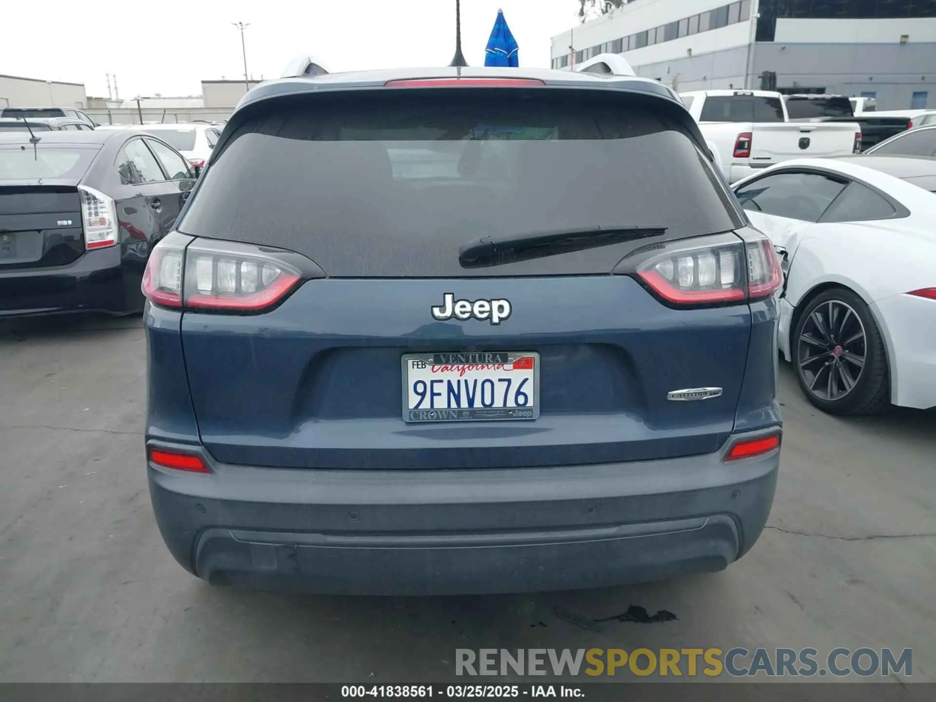 16 Photograph of a damaged car 1C4PJLLB6LD605731 JEEP CHEROKEE 2020