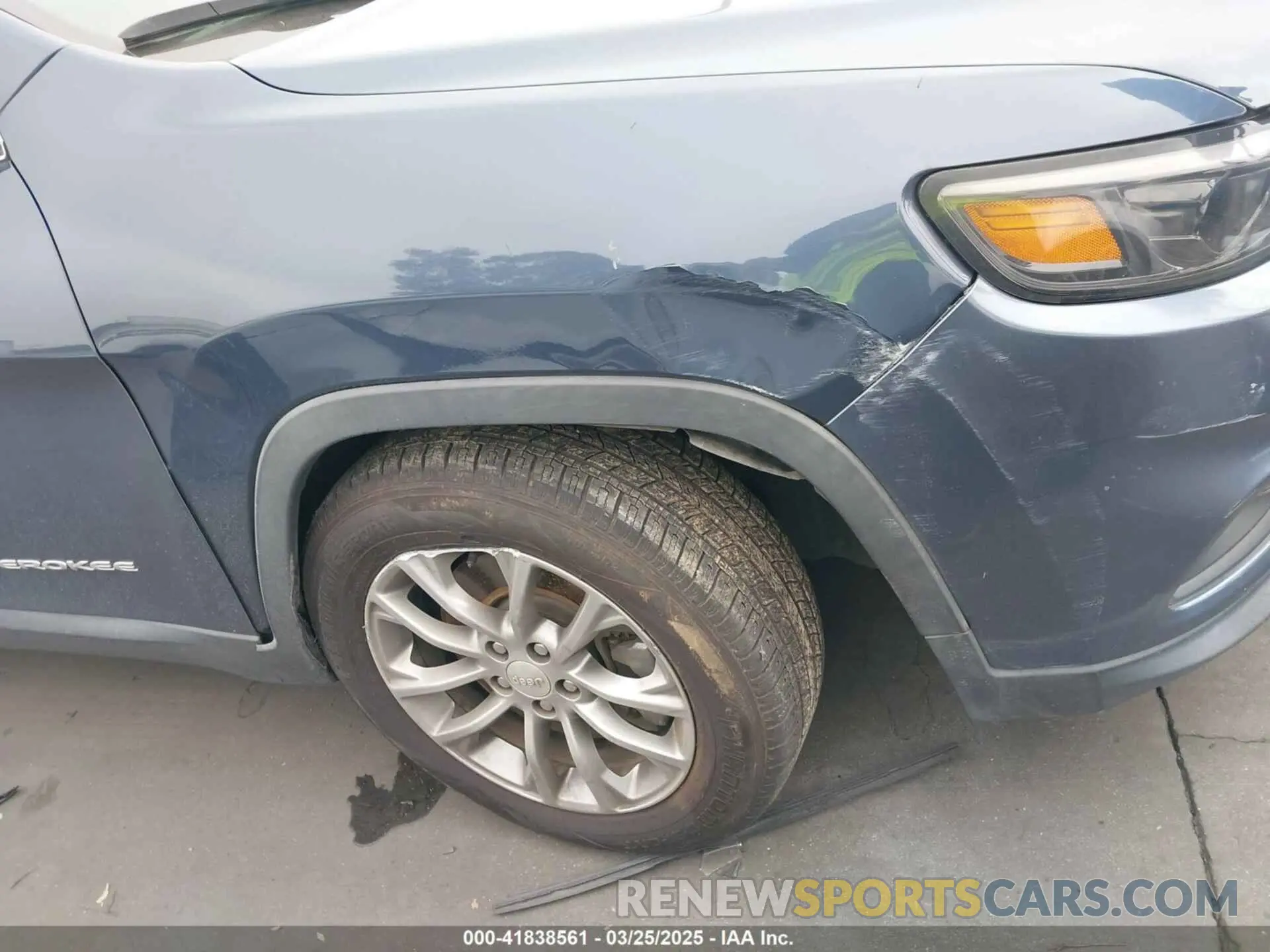 6 Photograph of a damaged car 1C4PJLLB6LD605731 JEEP CHEROKEE 2020