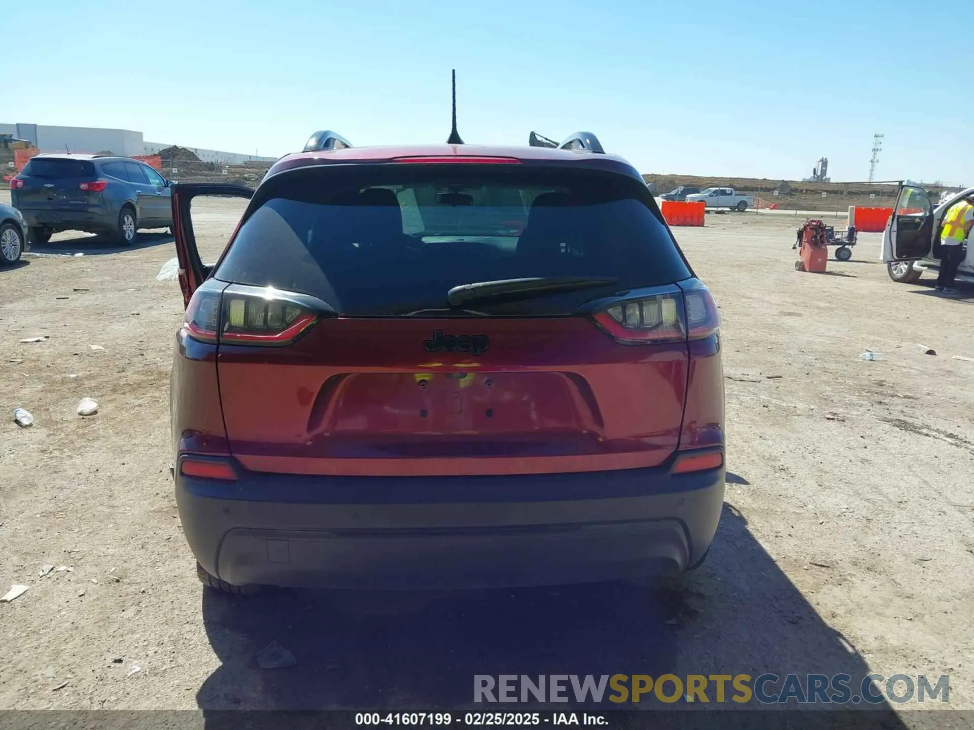15 Photograph of a damaged car 1C4PJLLB7LD561240 JEEP CHEROKEE 2020