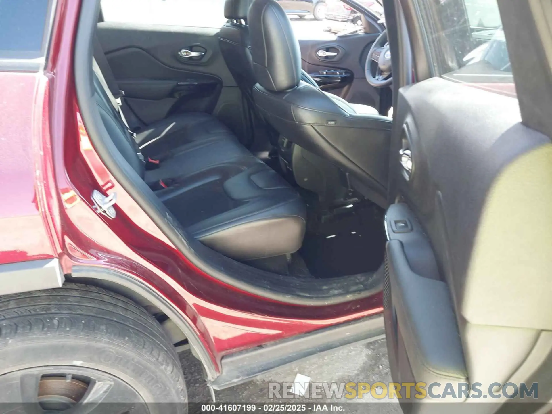 8 Photograph of a damaged car 1C4PJLLB7LD561240 JEEP CHEROKEE 2020