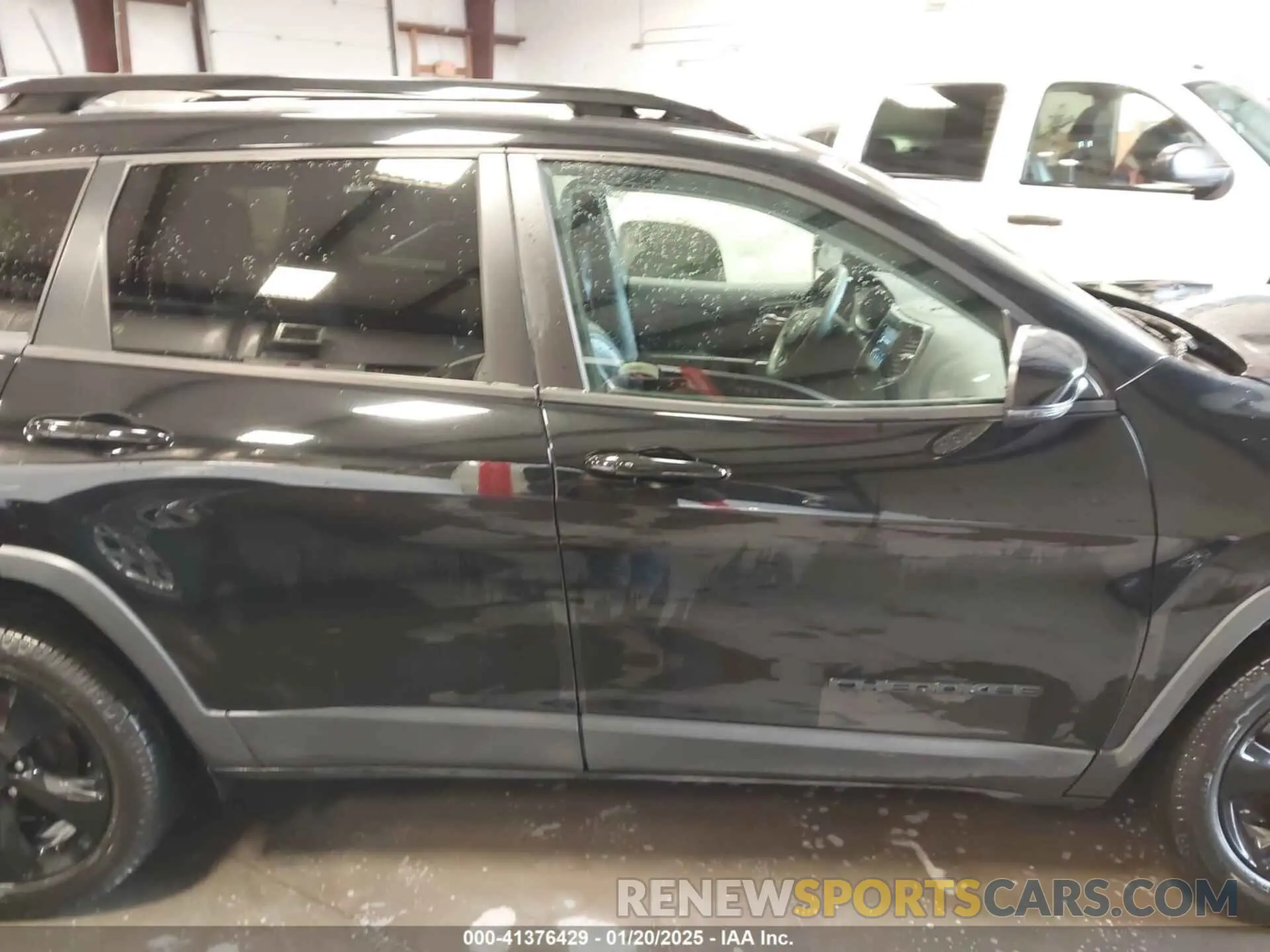 14 Photograph of a damaged car 1C4PJLLB7LD577390 JEEP CHEROKEE 2020