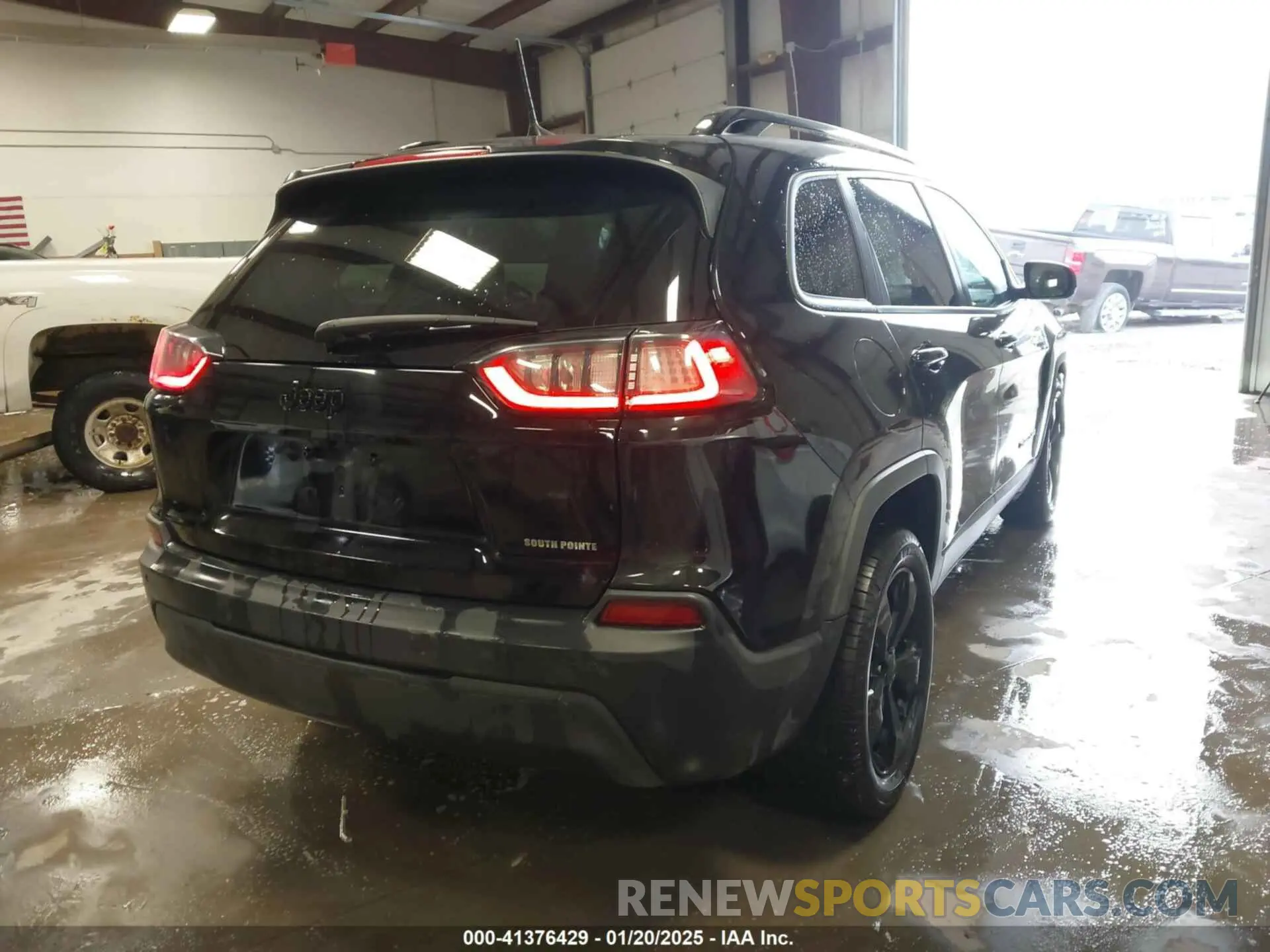 4 Photograph of a damaged car 1C4PJLLB7LD577390 JEEP CHEROKEE 2020