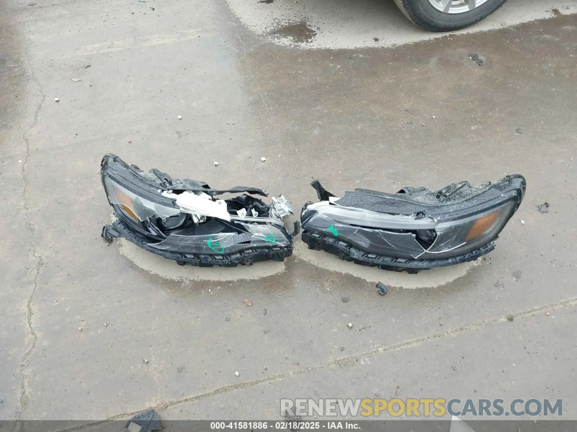 12 Photograph of a damaged car 1C4PJLLB7LD637670 JEEP CHEROKEE 2020
