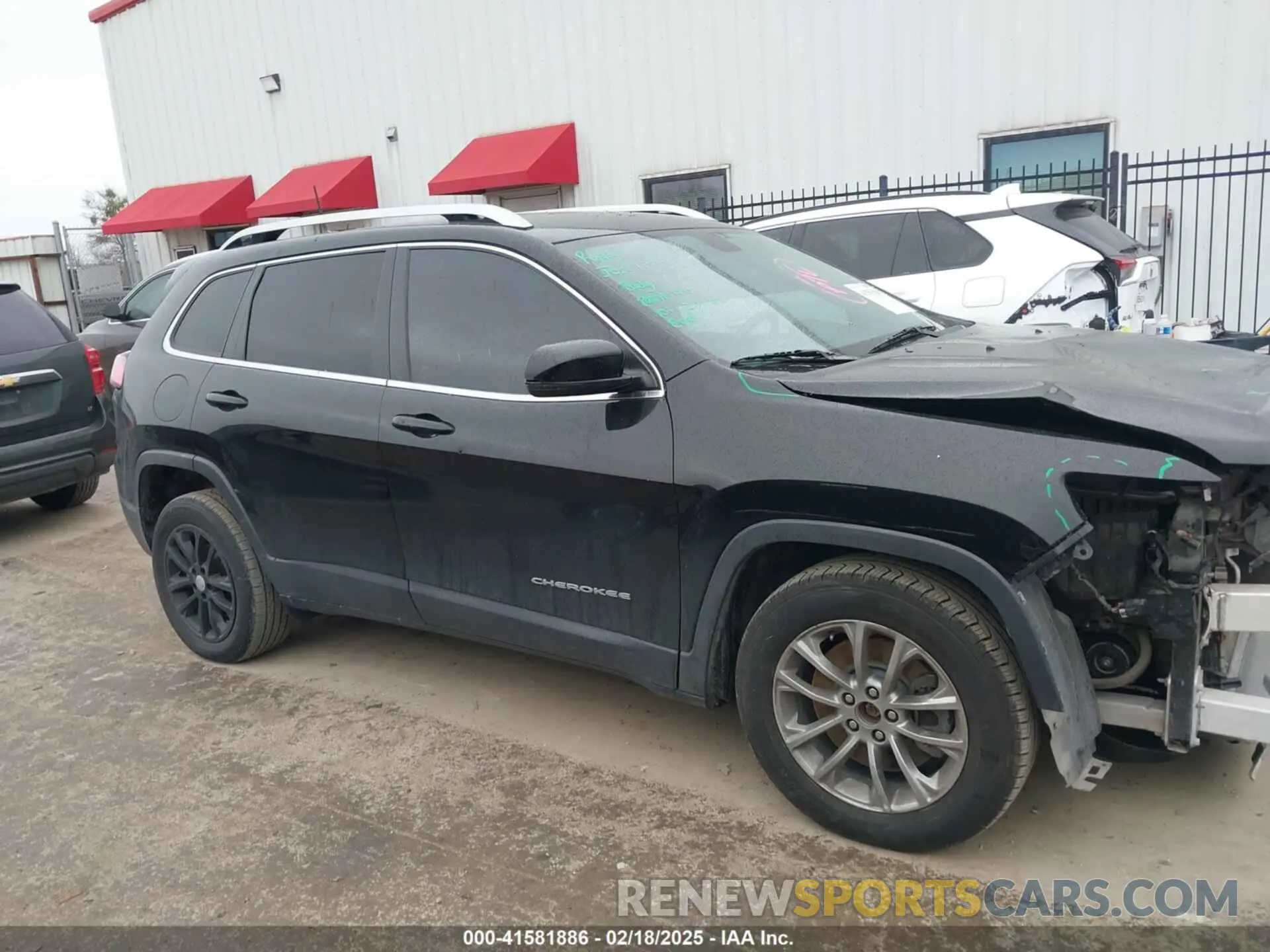14 Photograph of a damaged car 1C4PJLLB7LD637670 JEEP CHEROKEE 2020