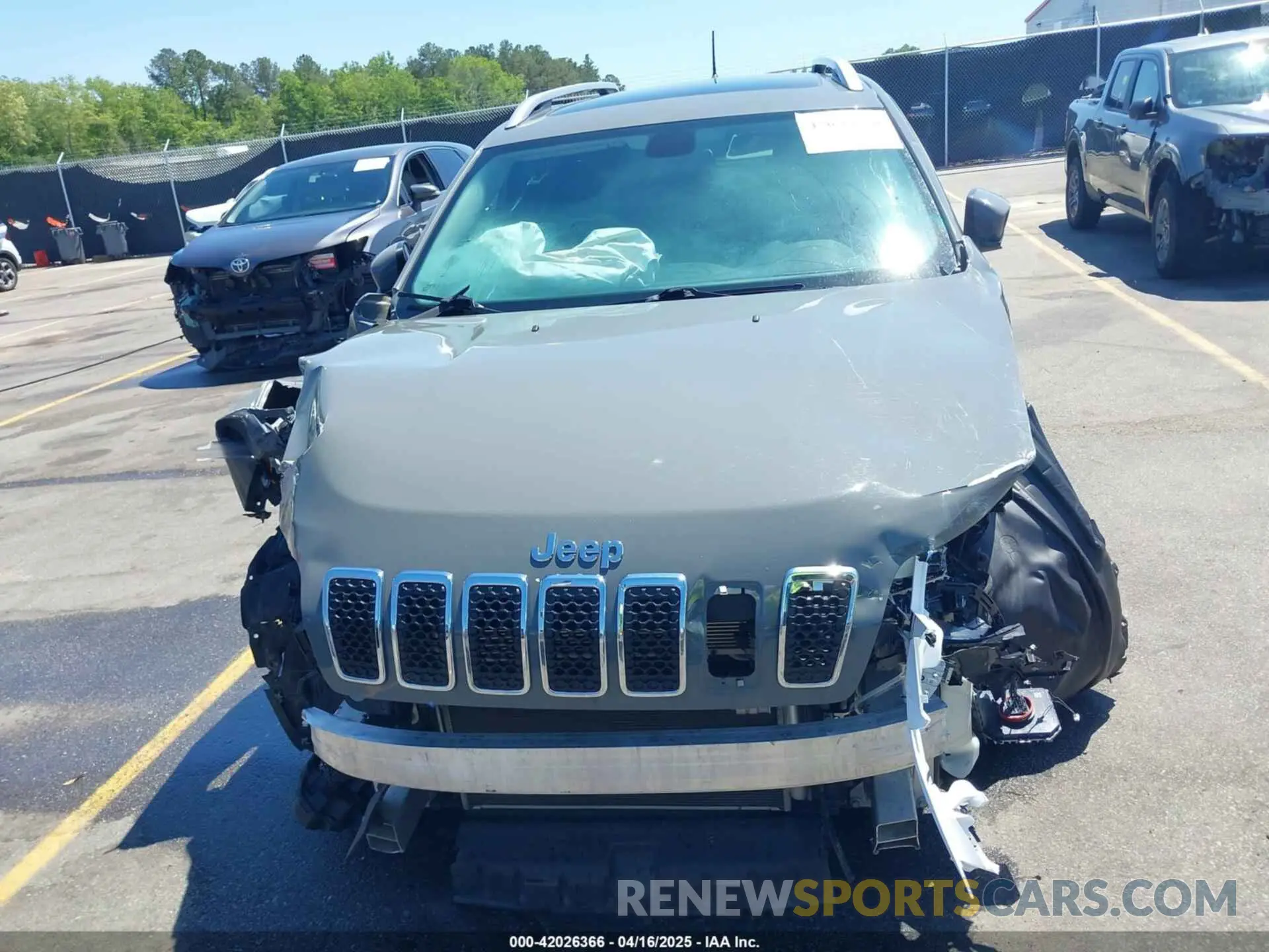 13 Photograph of a damaged car 1C4PJLLB8LD648936 JEEP CHEROKEE 2020