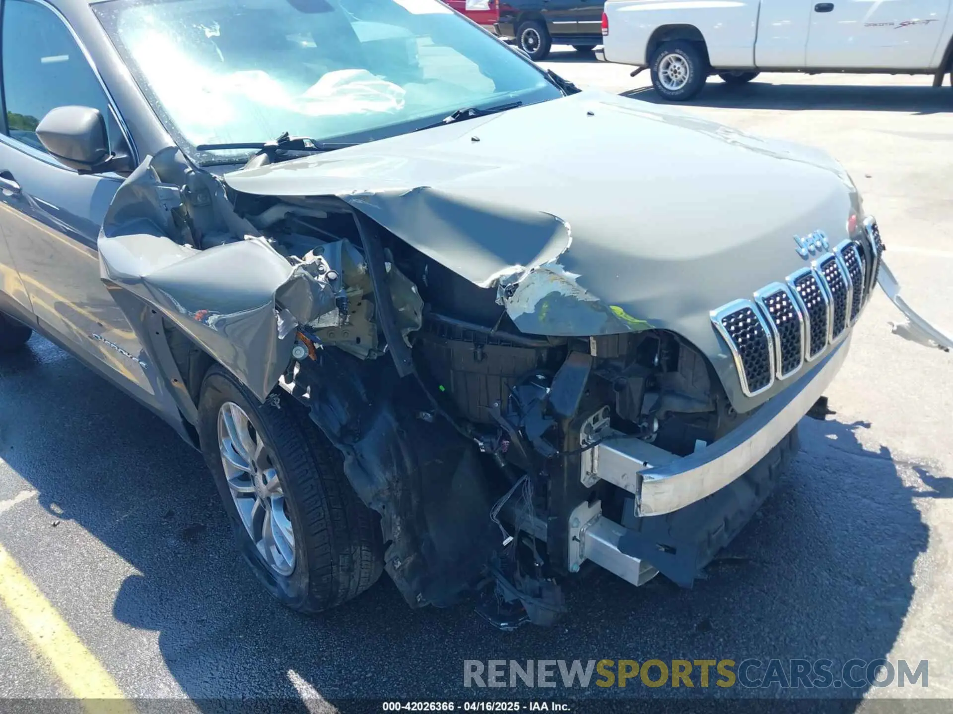 18 Photograph of a damaged car 1C4PJLLB8LD648936 JEEP CHEROKEE 2020