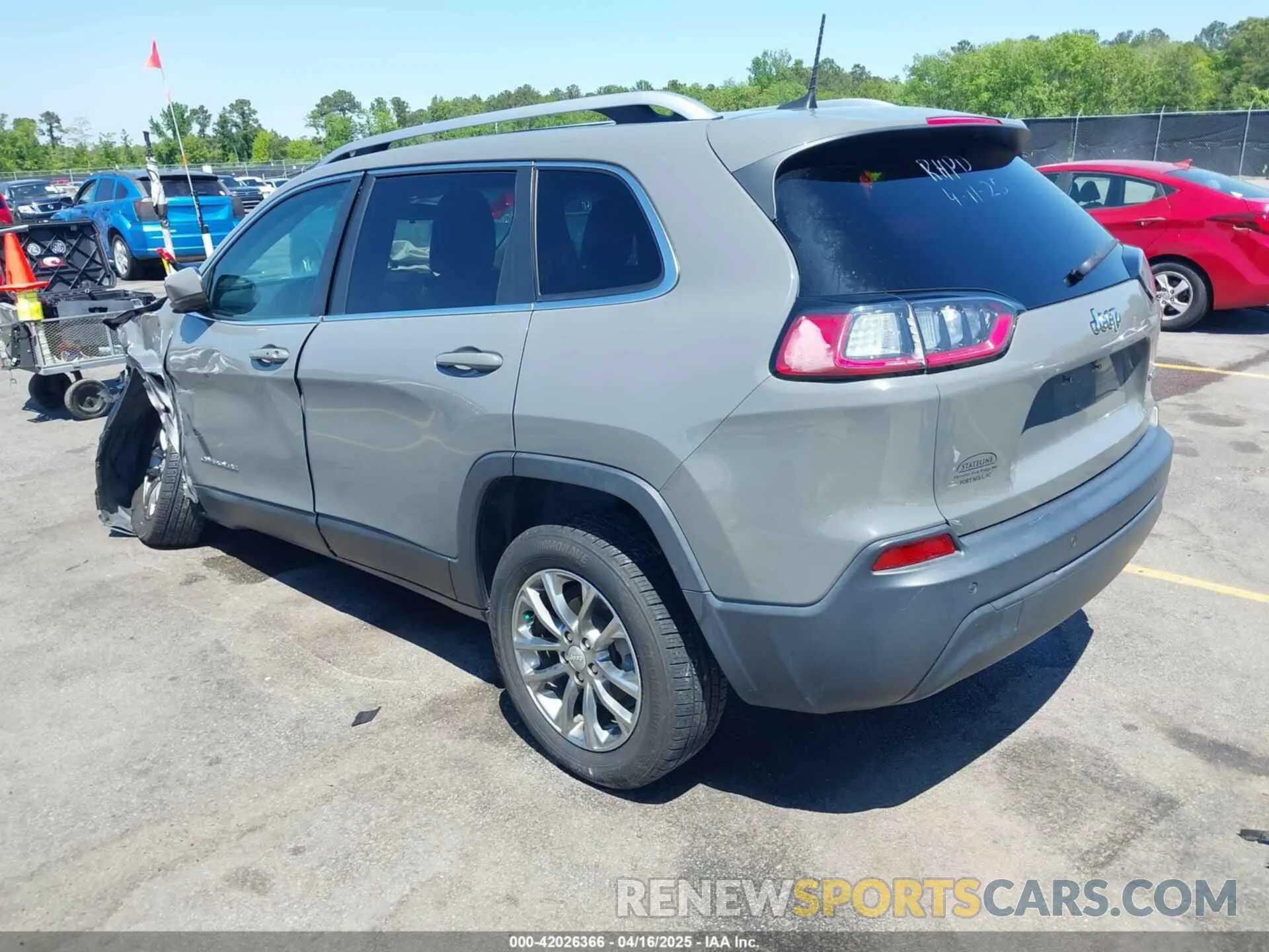 3 Photograph of a damaged car 1C4PJLLB8LD648936 JEEP CHEROKEE 2020