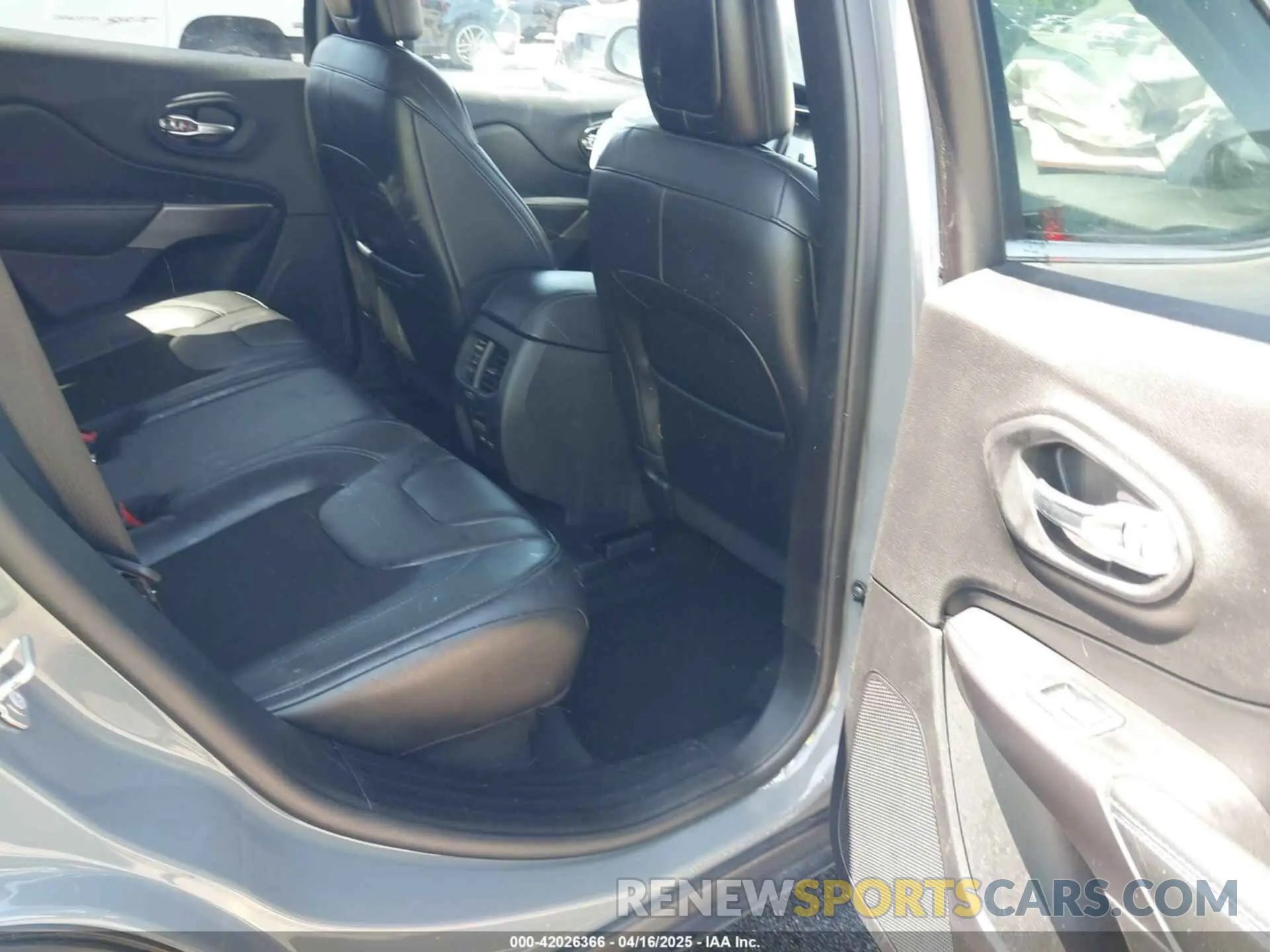 8 Photograph of a damaged car 1C4PJLLB8LD648936 JEEP CHEROKEE 2020