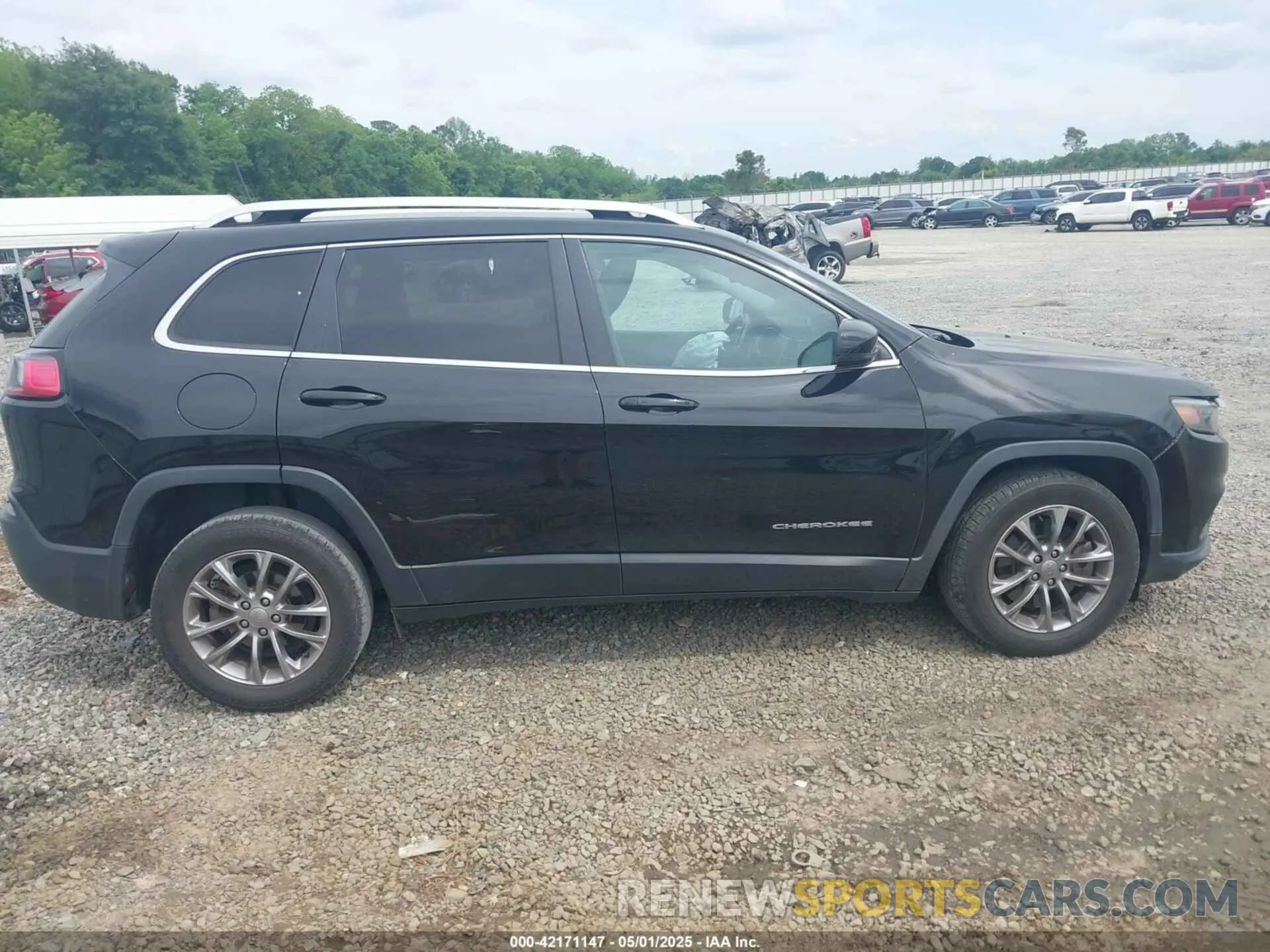 13 Photograph of a damaged car 1C4PJLLB9LD503369 JEEP CHEROKEE 2020