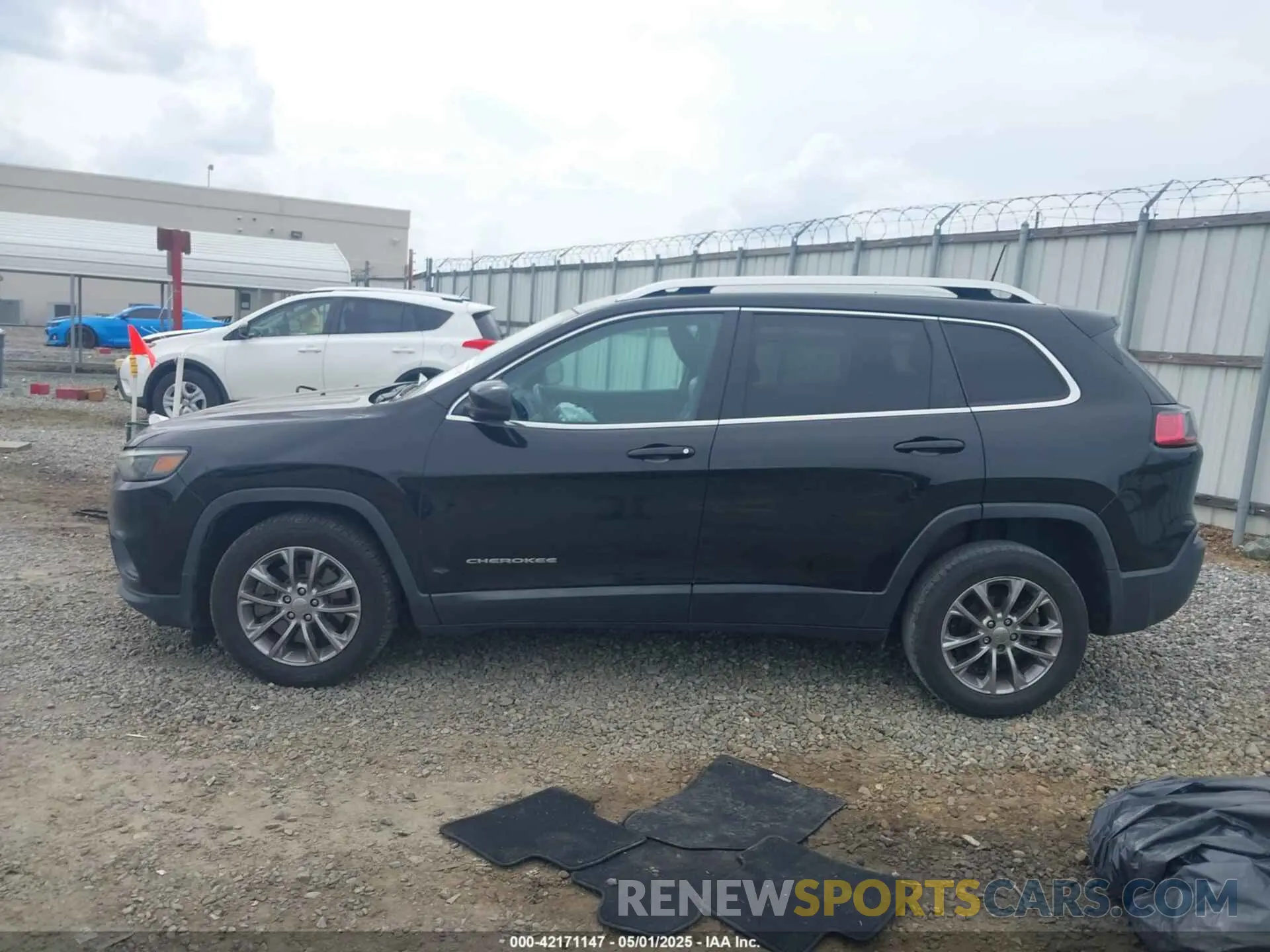 14 Photograph of a damaged car 1C4PJLLB9LD503369 JEEP CHEROKEE 2020