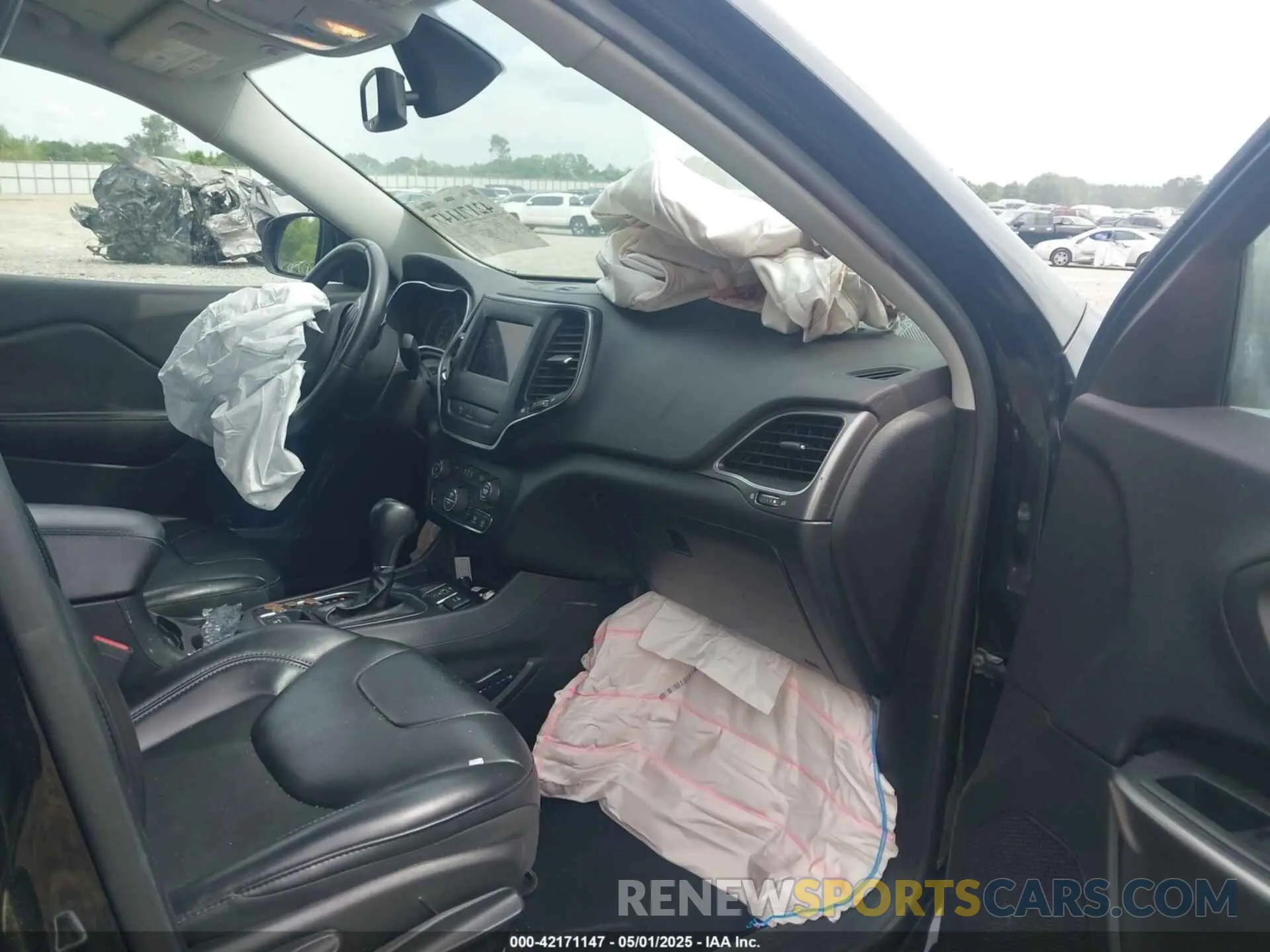 5 Photograph of a damaged car 1C4PJLLB9LD503369 JEEP CHEROKEE 2020