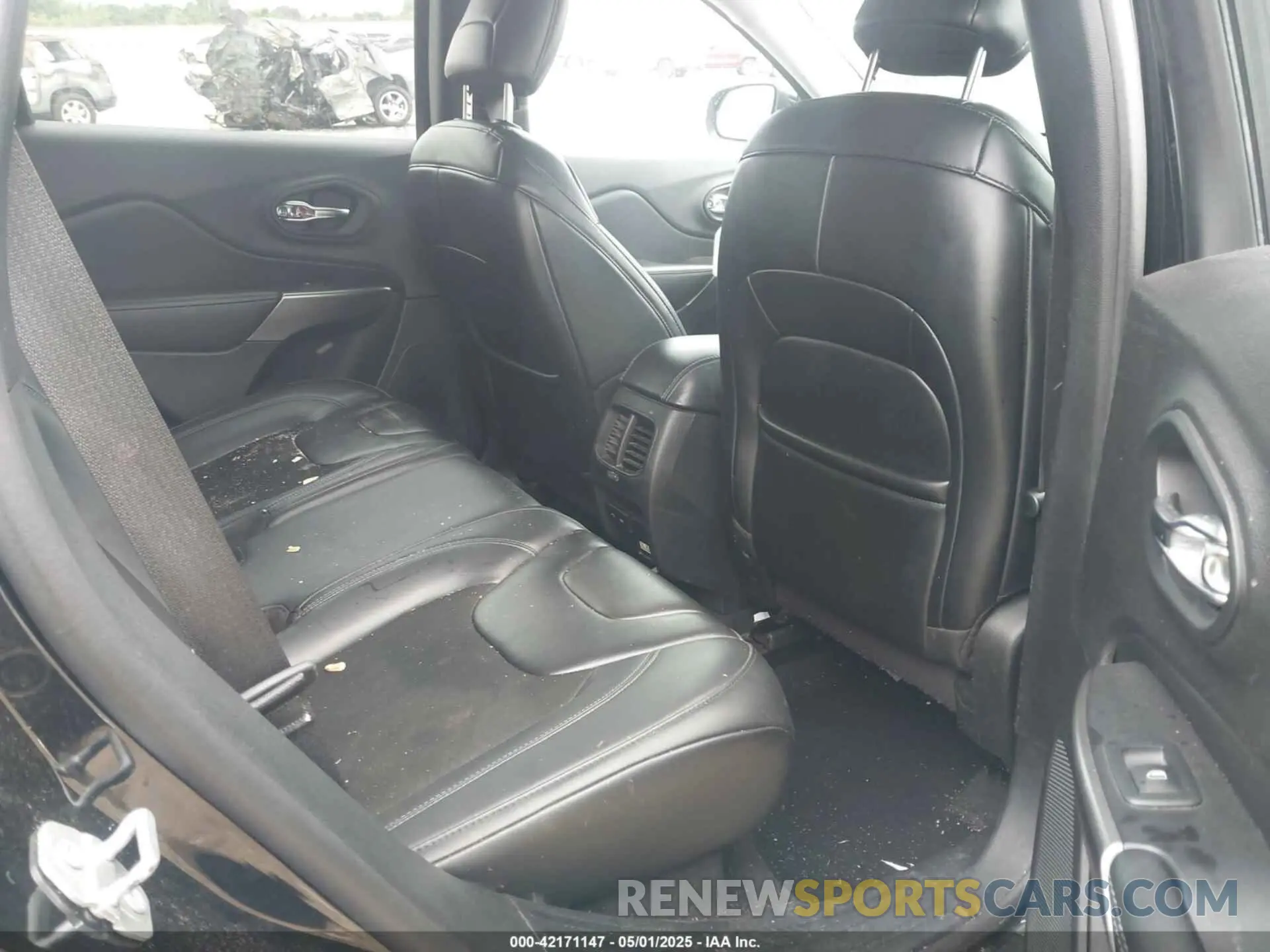 8 Photograph of a damaged car 1C4PJLLB9LD503369 JEEP CHEROKEE 2020