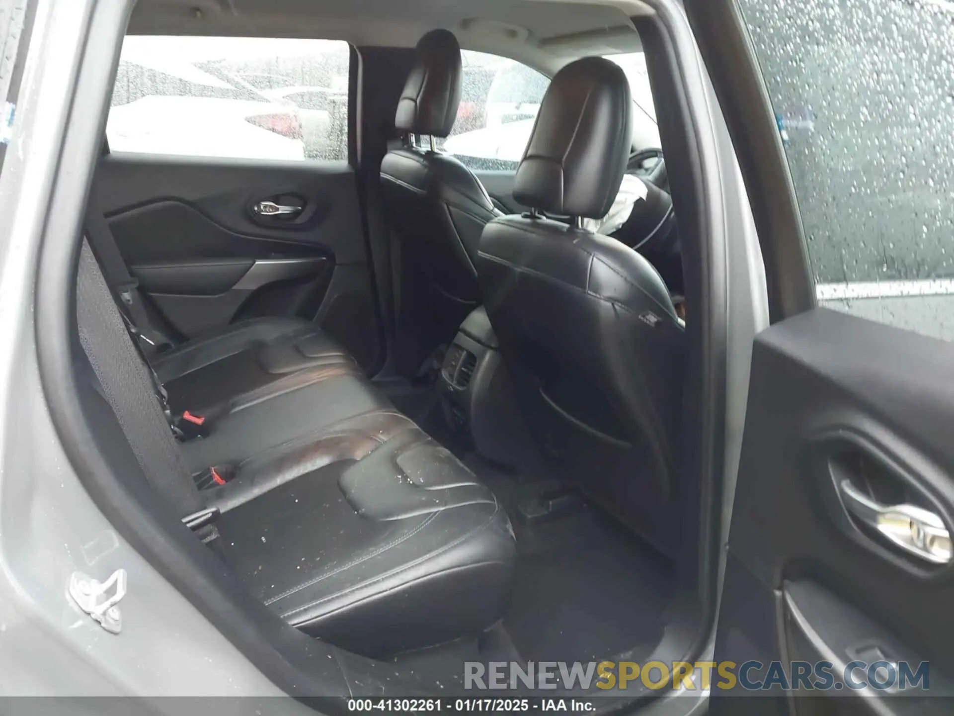 8 Photograph of a damaged car 1C4PJLLB9LD514713 JEEP CHEROKEE 2020