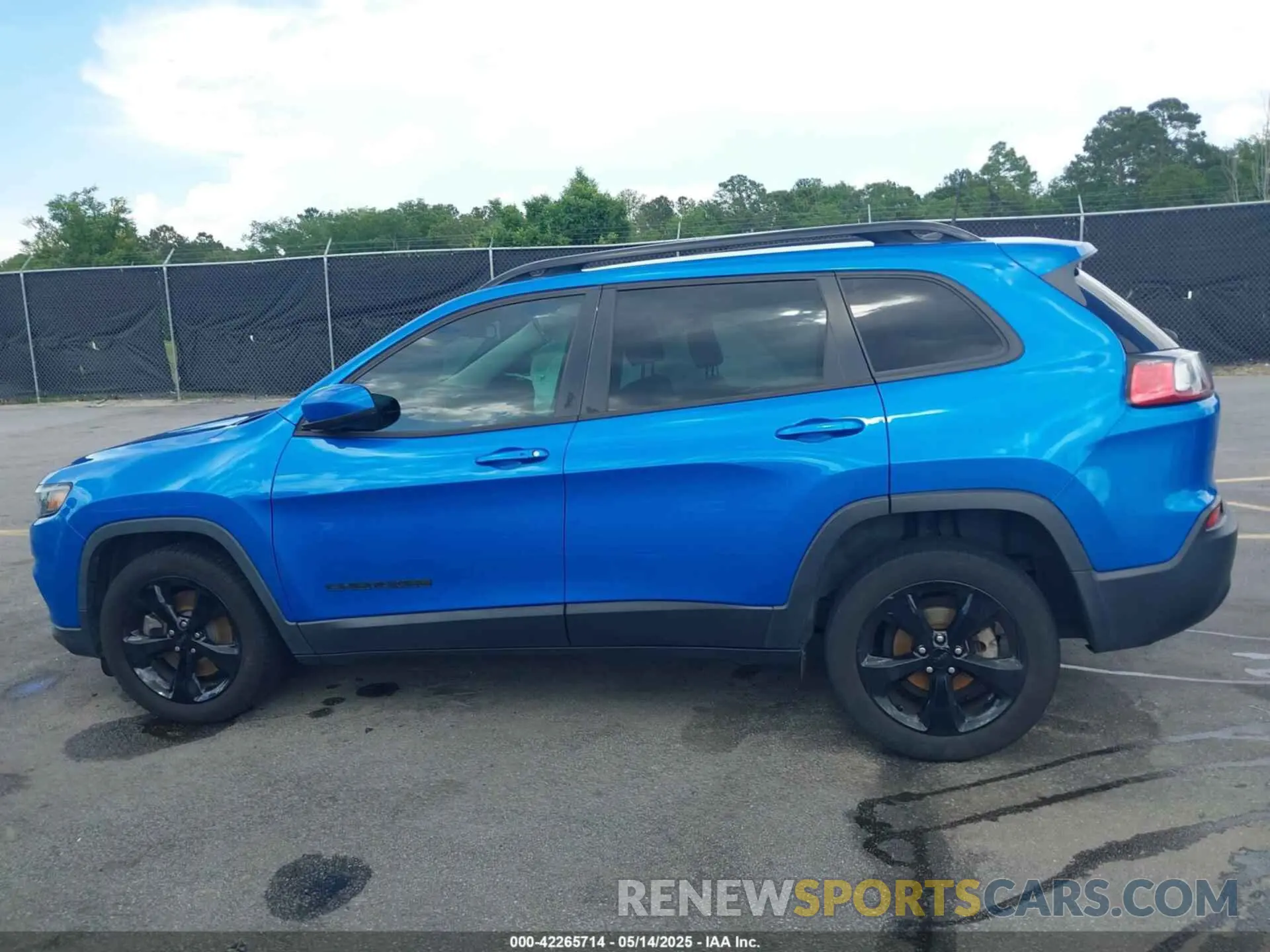 14 Photograph of a damaged car 1C4PJLLB9LD585653 JEEP CHEROKEE 2020