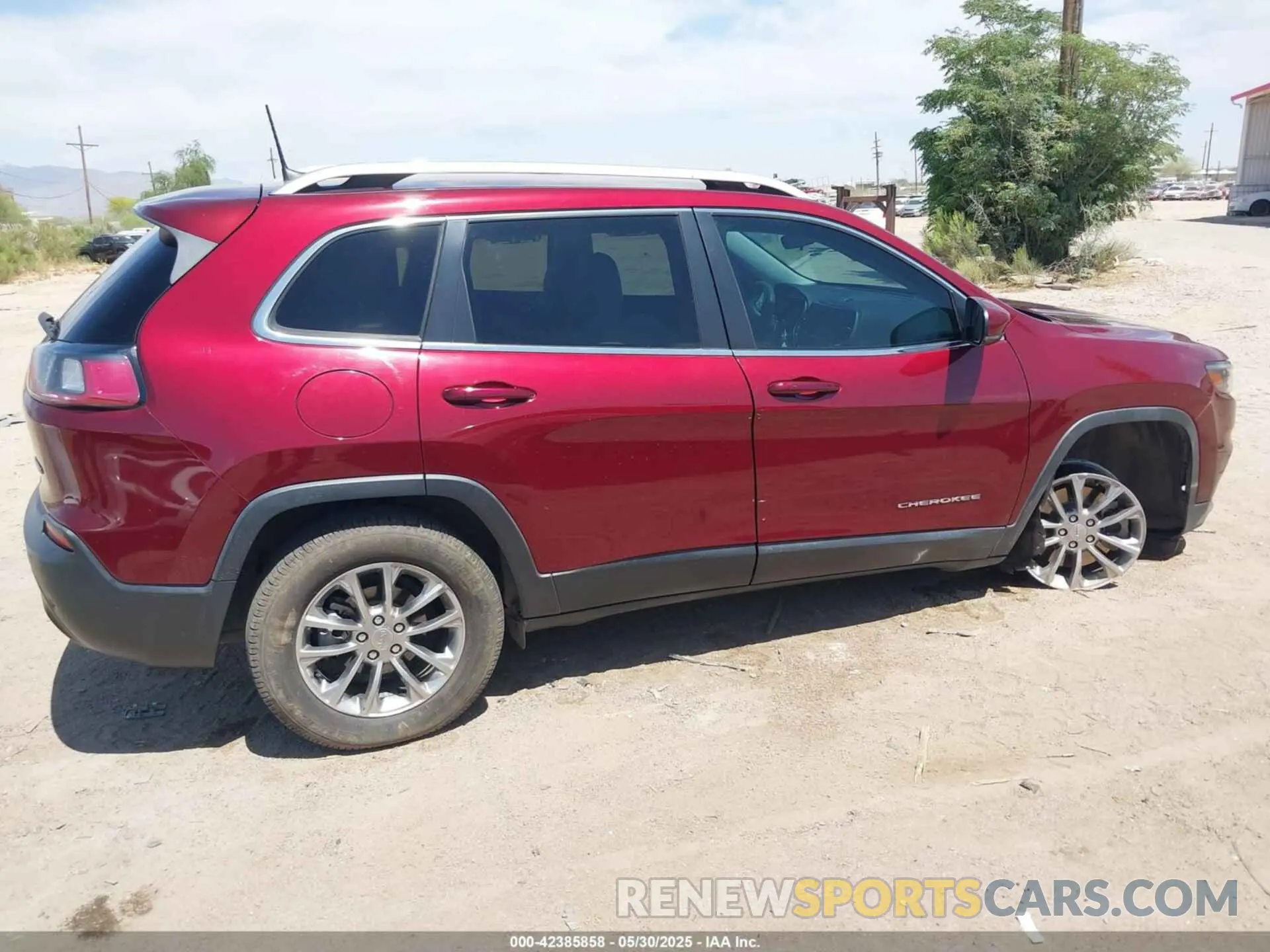 13 Photograph of a damaged car 1C4PJLLB9LD585829 JEEP CHEROKEE 2020