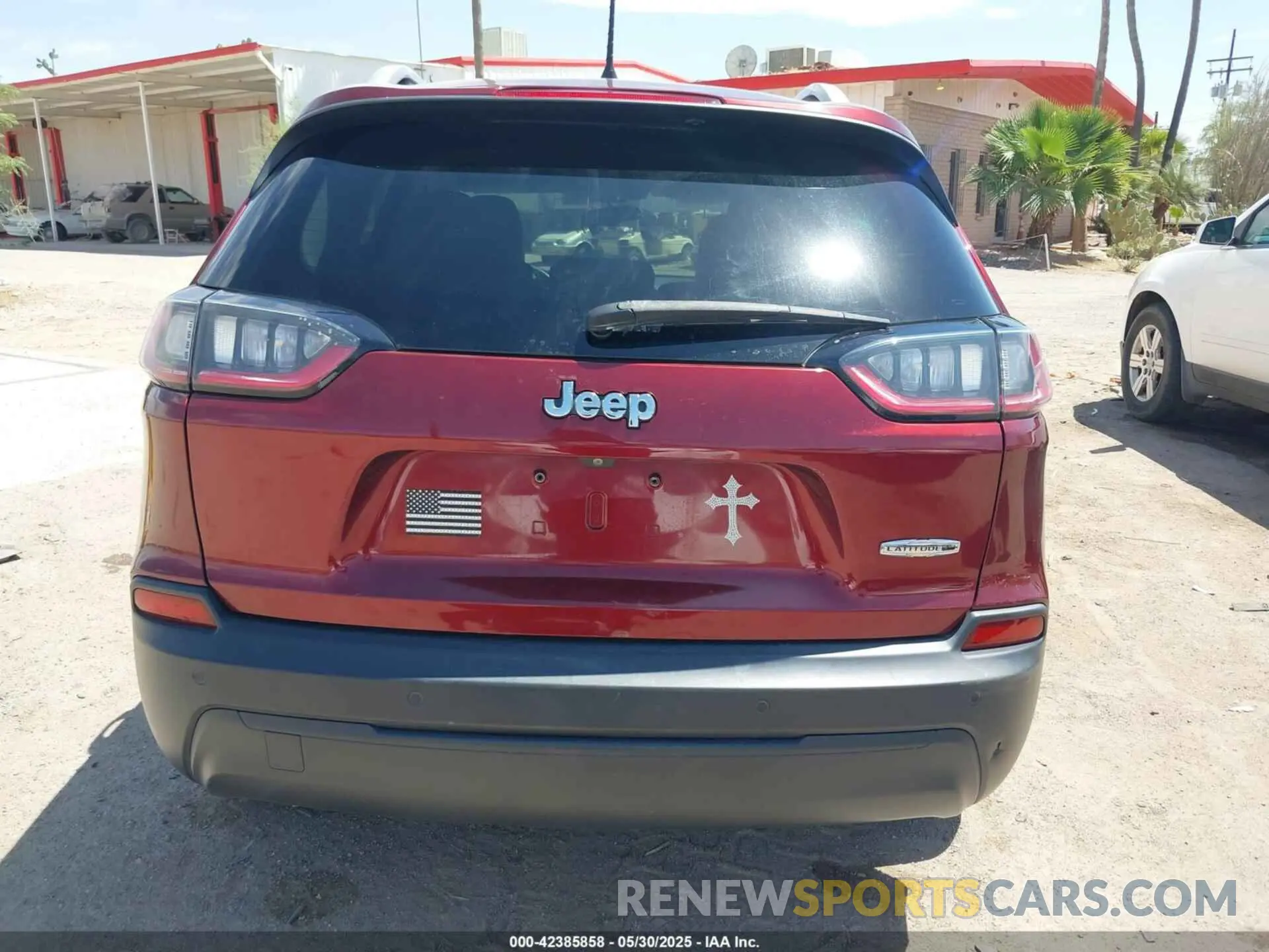16 Photograph of a damaged car 1C4PJLLB9LD585829 JEEP CHEROKEE 2020