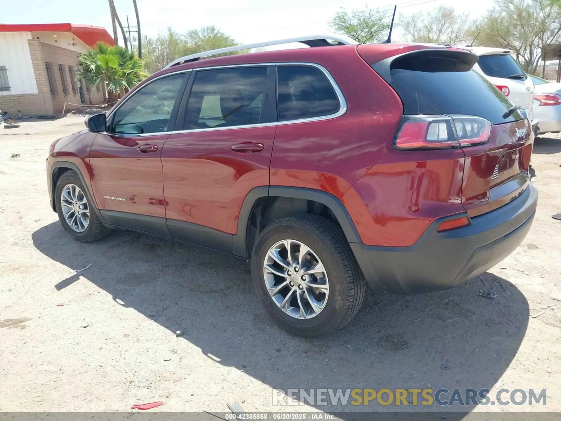 3 Photograph of a damaged car 1C4PJLLB9LD585829 JEEP CHEROKEE 2020