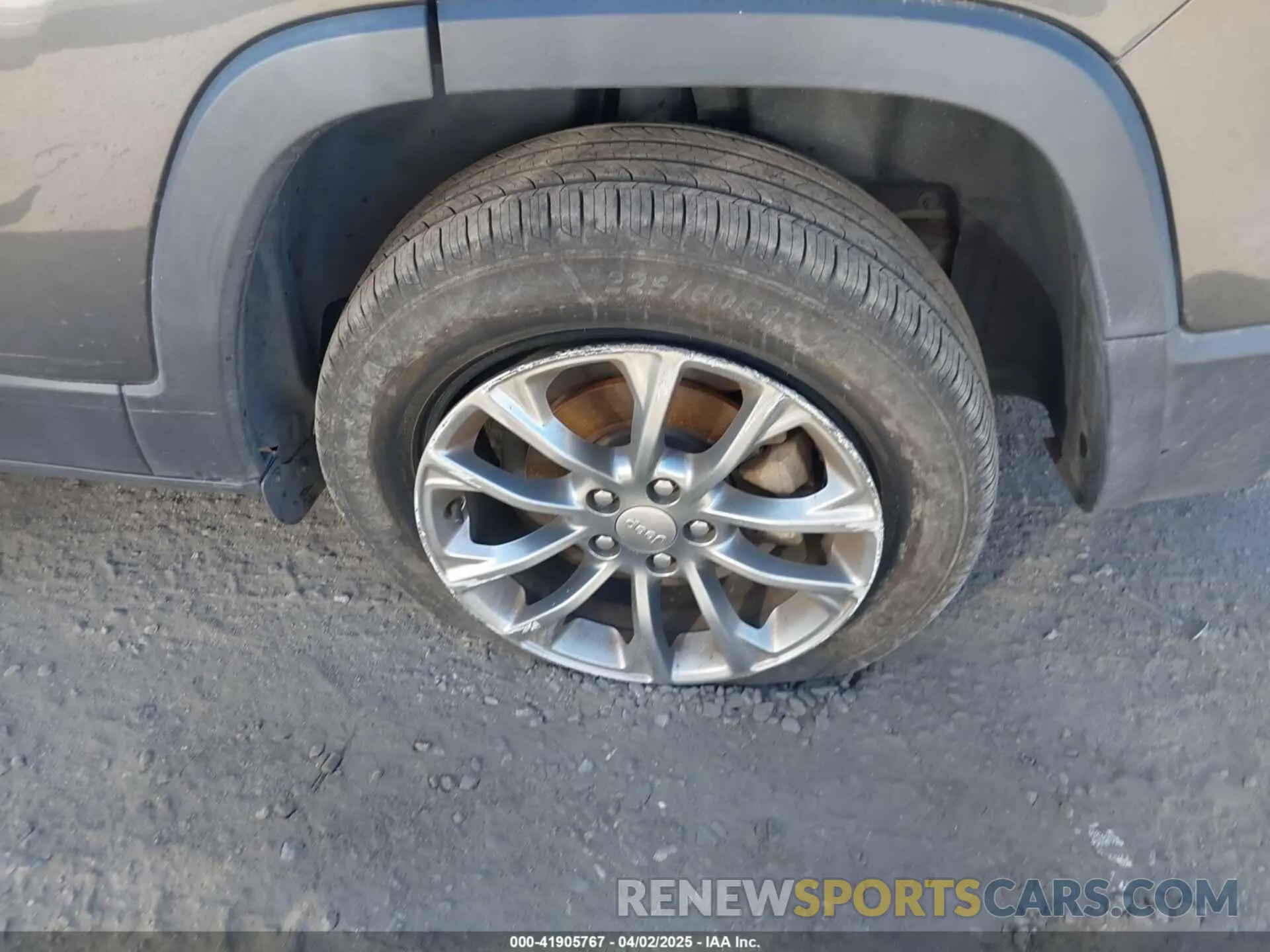 17 Photograph of a damaged car 1C4PJLLB9LD605920 JEEP CHEROKEE 2020