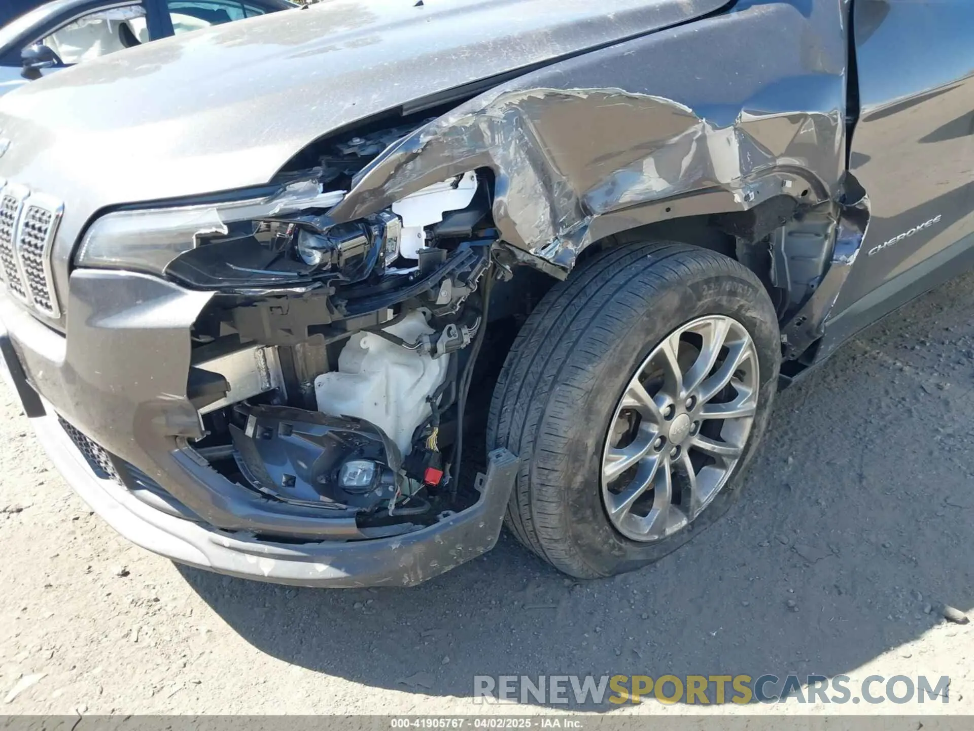 6 Photograph of a damaged car 1C4PJLLB9LD605920 JEEP CHEROKEE 2020