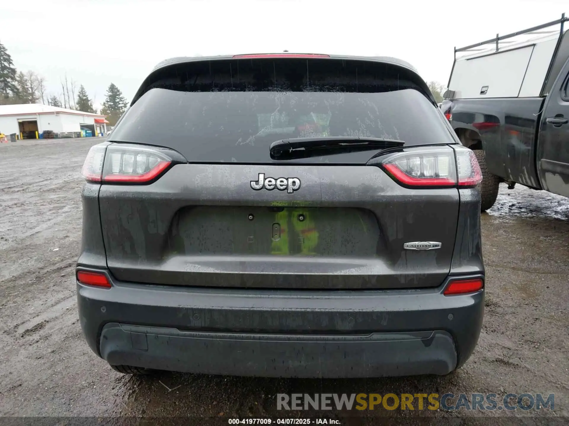 17 Photograph of a damaged car 1C4PJLLB9LD657063 JEEP CHEROKEE 2020