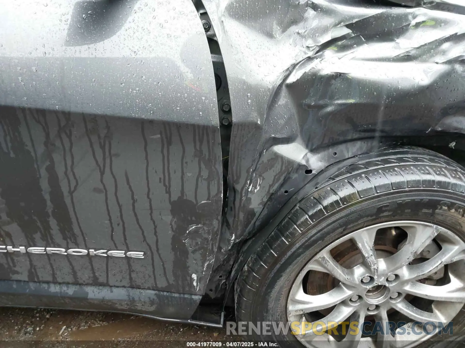 21 Photograph of a damaged car 1C4PJLLB9LD657063 JEEP CHEROKEE 2020